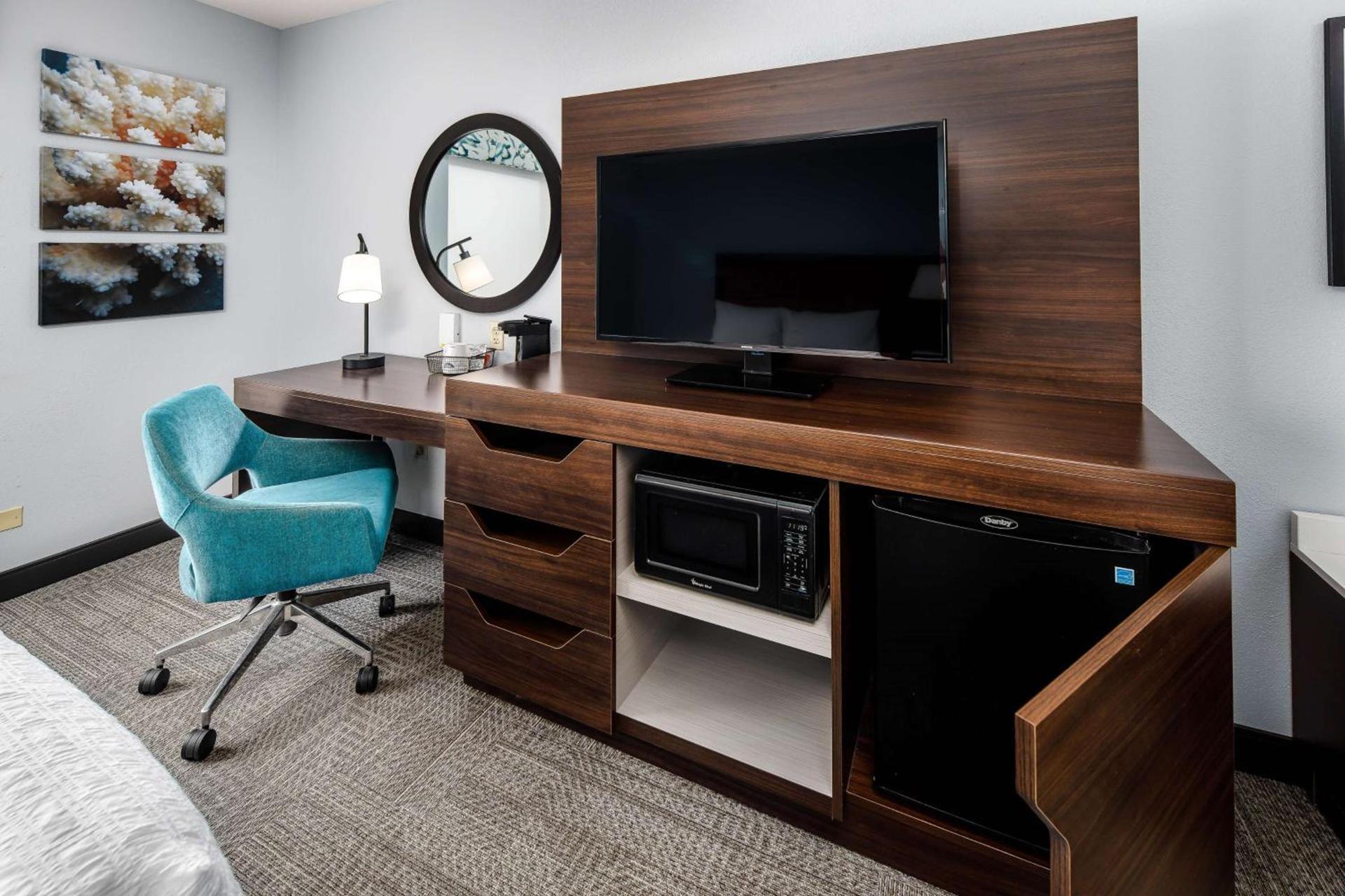 Hampton Inn & Suites Navarre photo 21