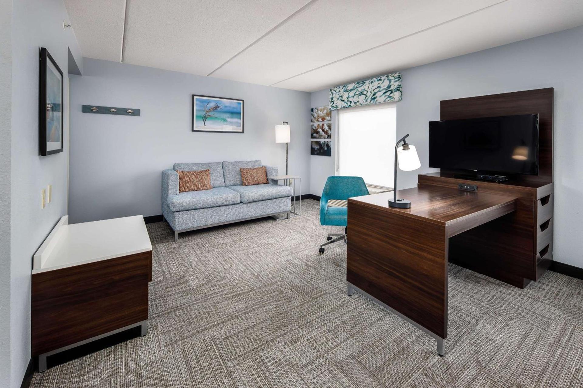 Hampton Inn & Suites Navarre photo 22