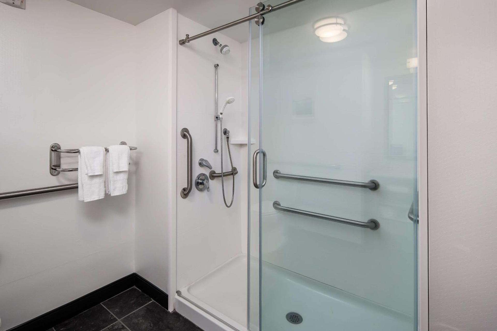 Hampton Inn & Suites Navarre photo 25