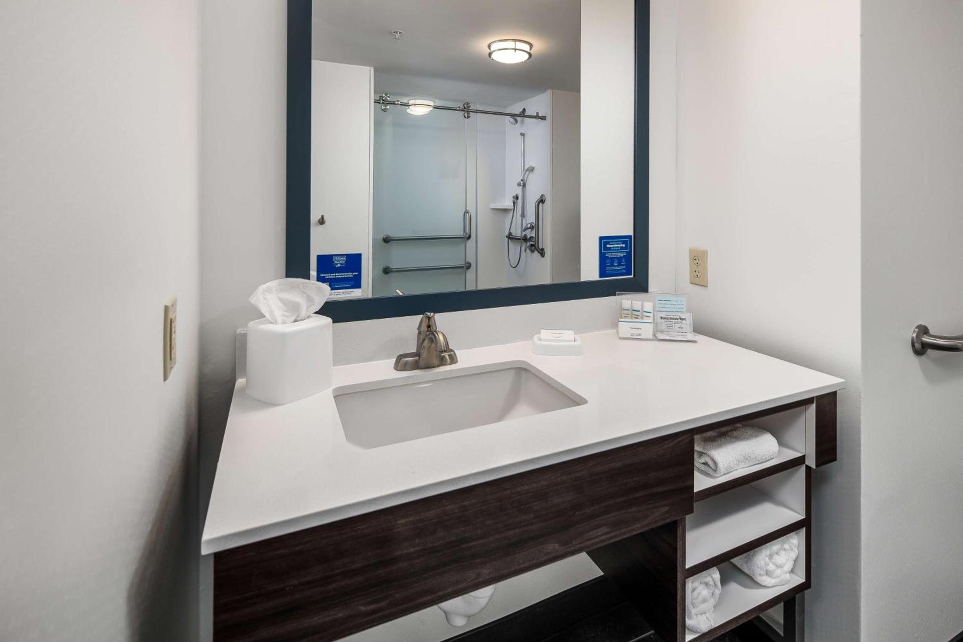 Hampton Inn & Suites Navarre photo 28