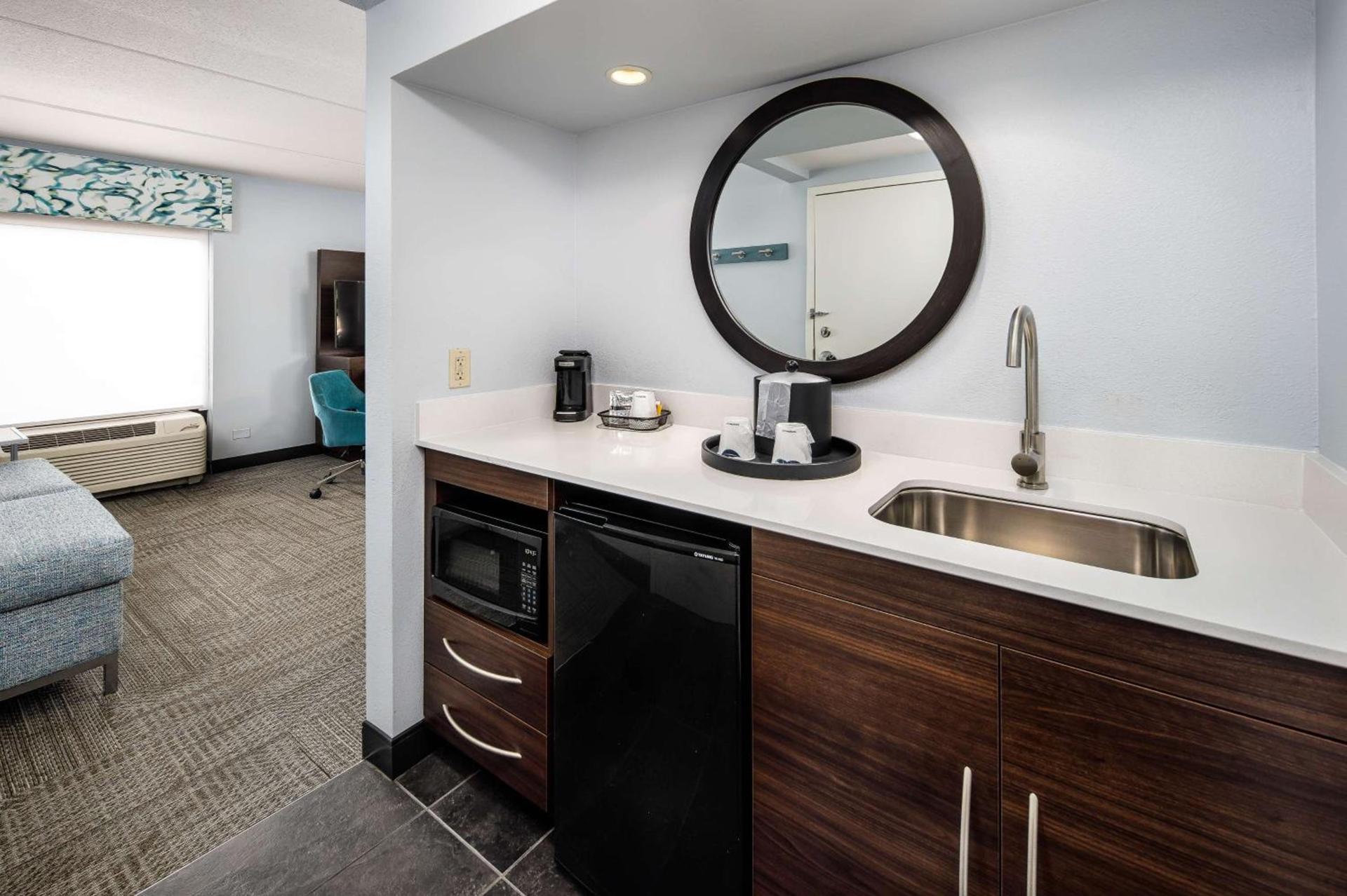Hampton Inn & Suites Navarre photo 31