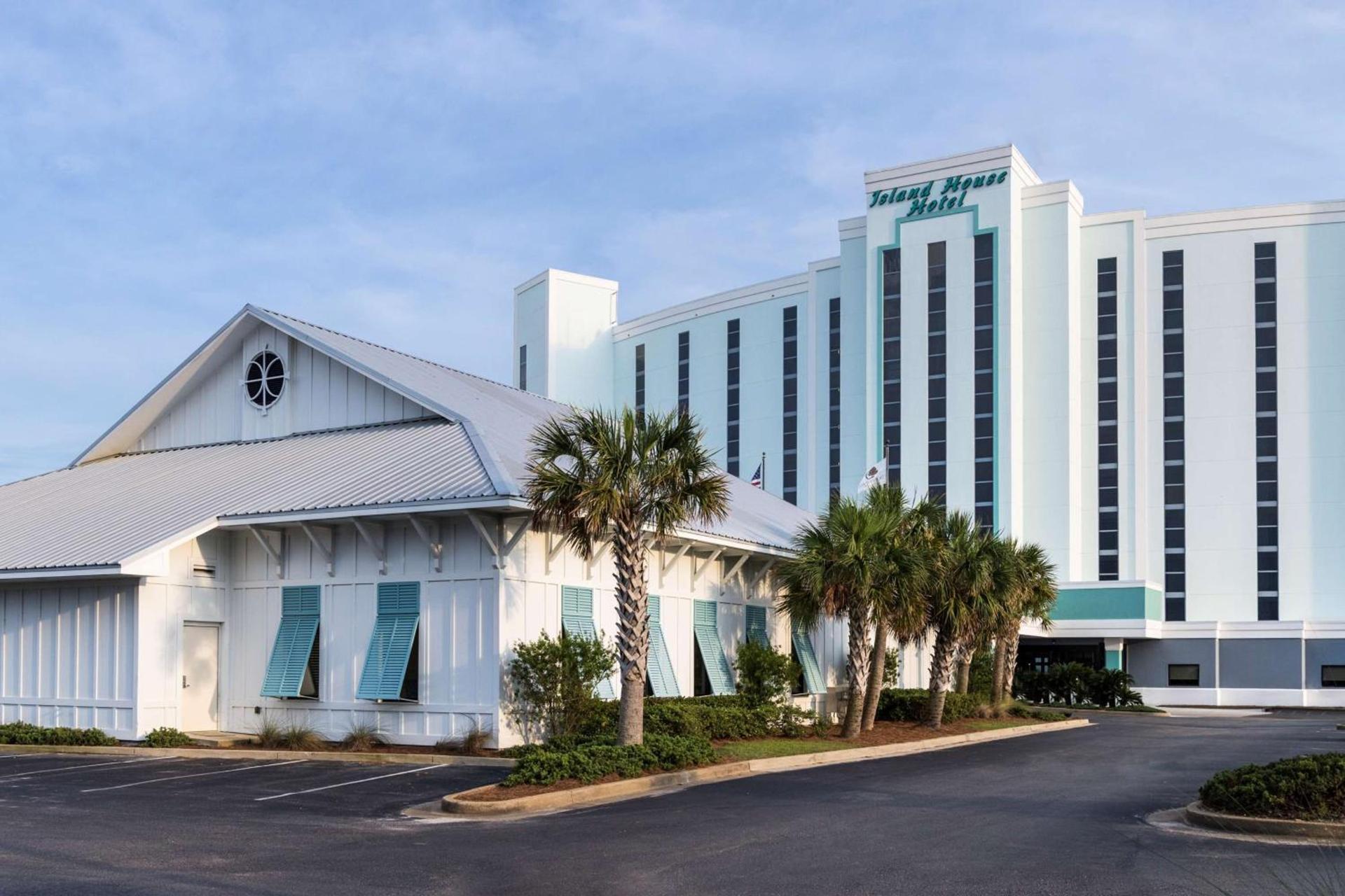 The Island House Hotel a Doubletree by Hilton photo 3