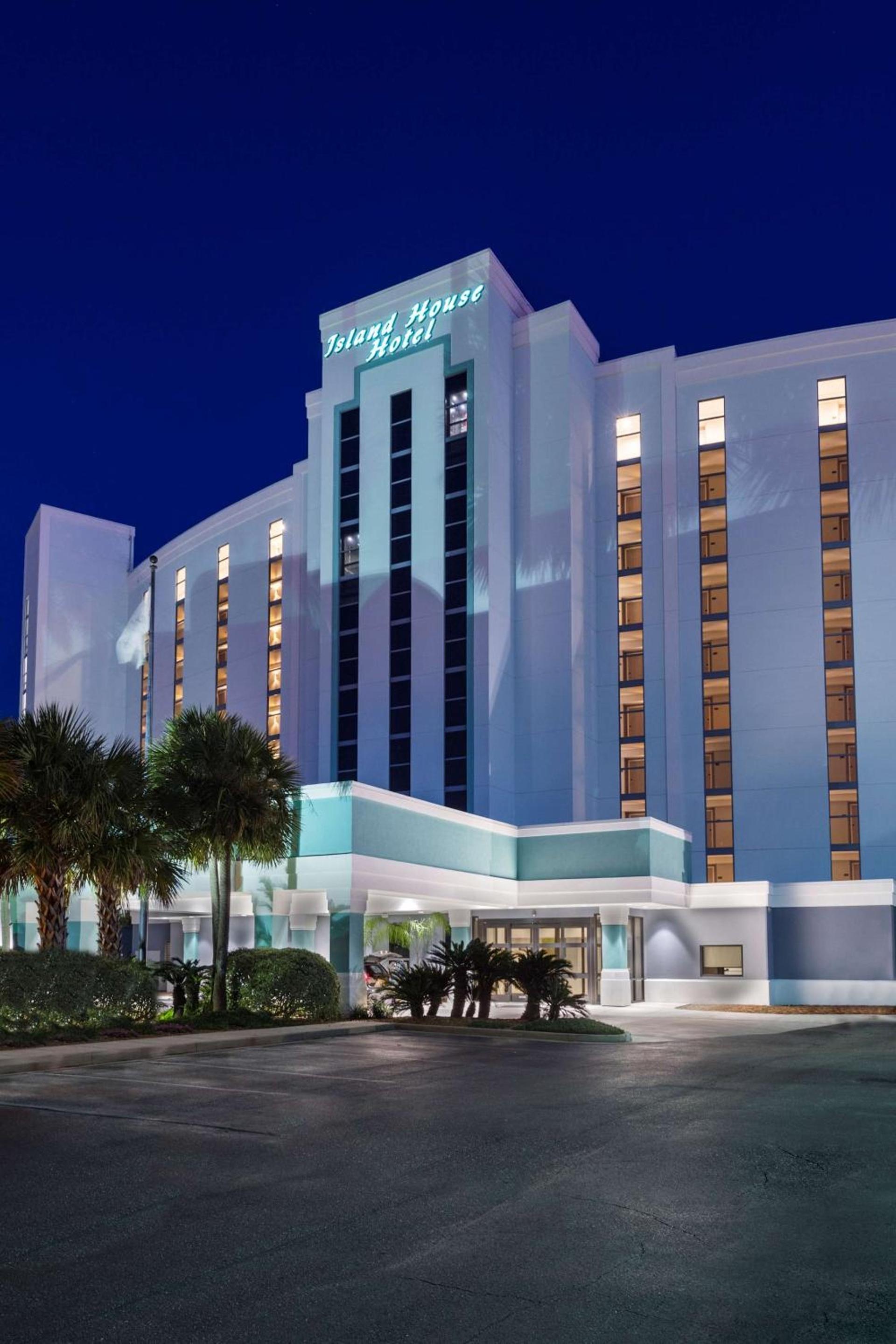 The Island House Hotel a Doubletree by Hilton photo 5
