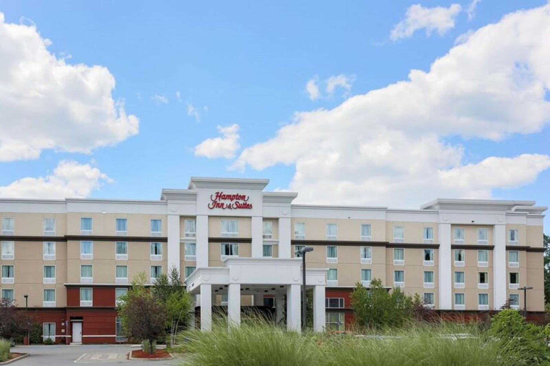Hampton Inn & Suites Poughkeepsie photo 1