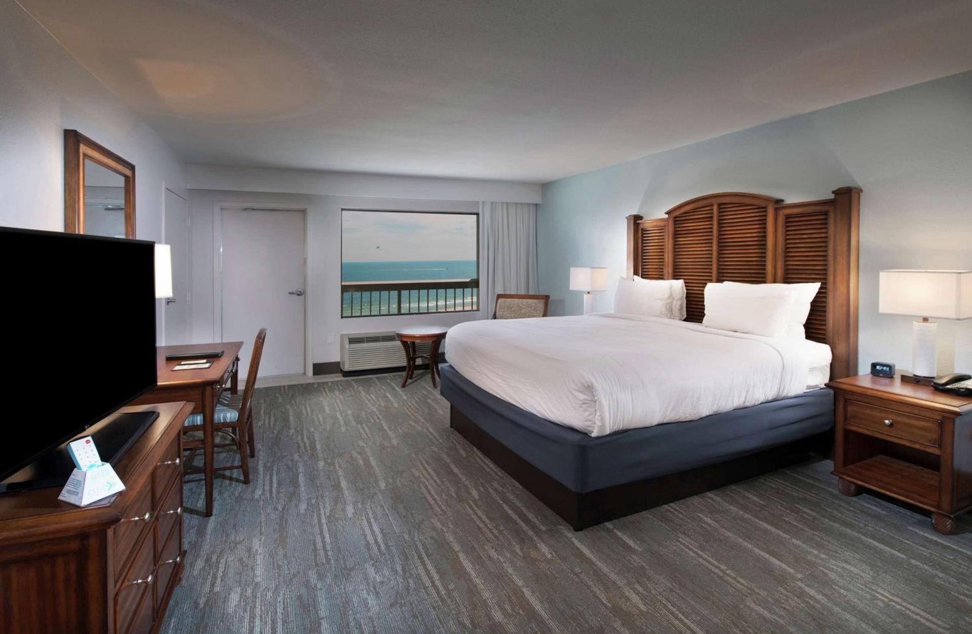 The Island House Hotel a Doubletree by Hilton photo 20