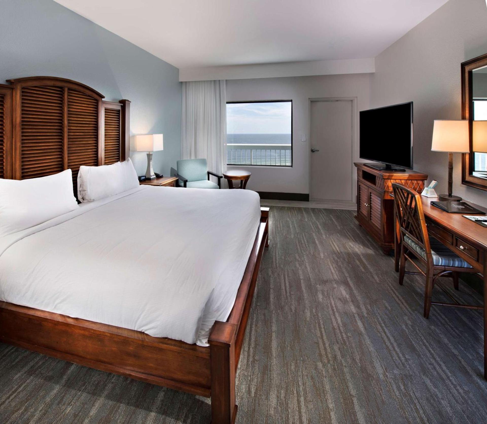 The Island House Hotel a Doubletree by Hilton photo 21