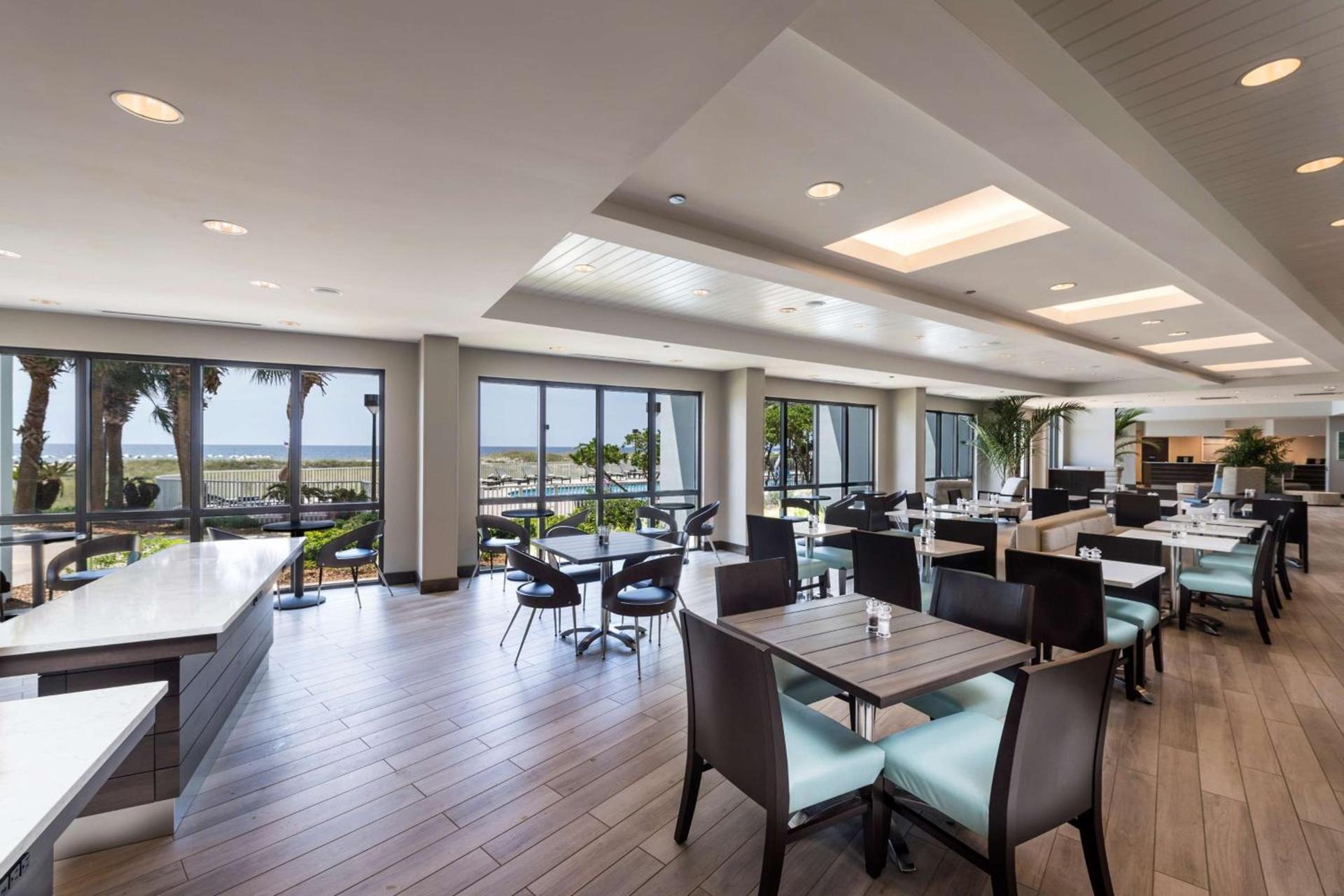 The Island House Hotel a Doubletree by Hilton photo 31