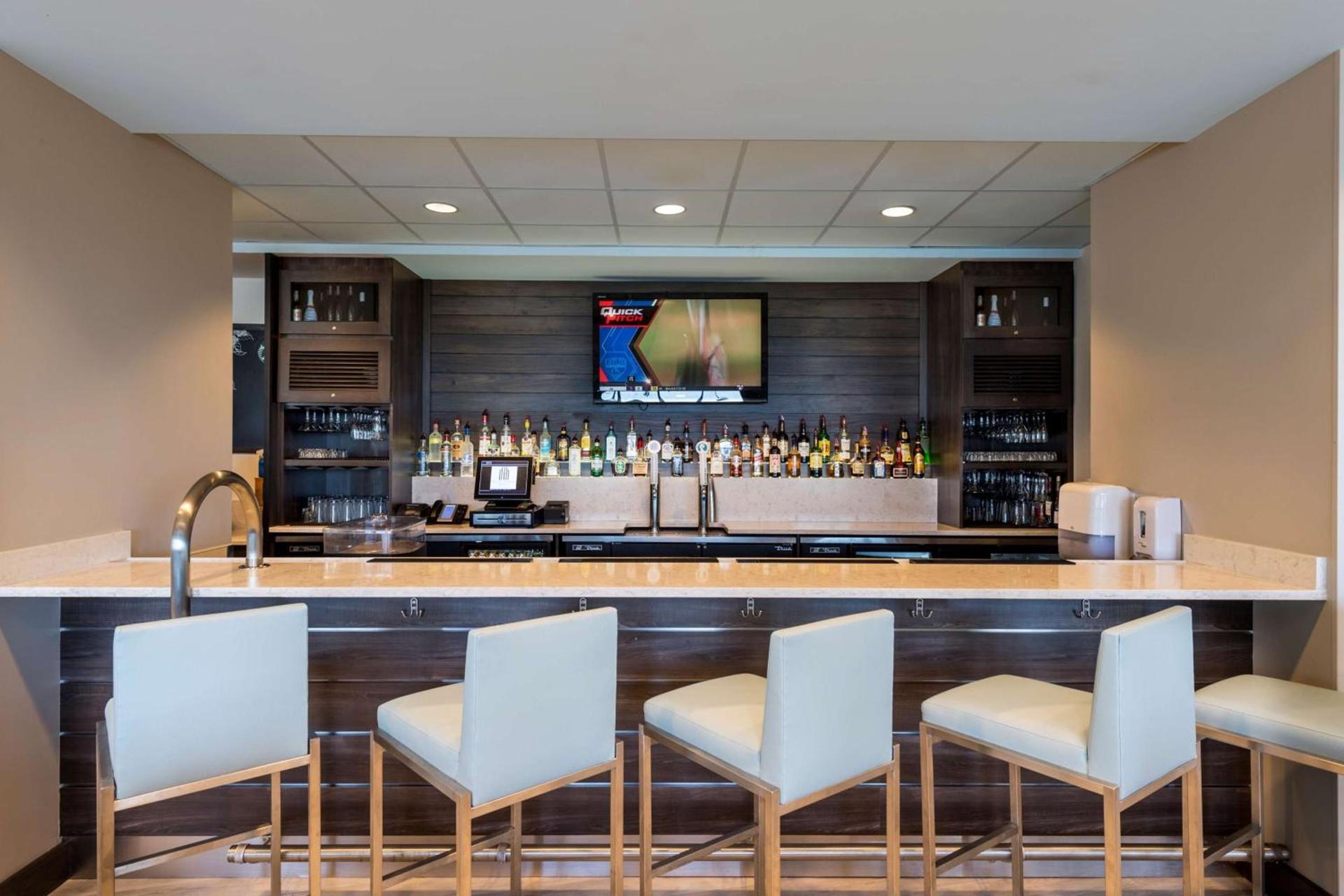 The Island House Hotel a Doubletree by Hilton photo 32