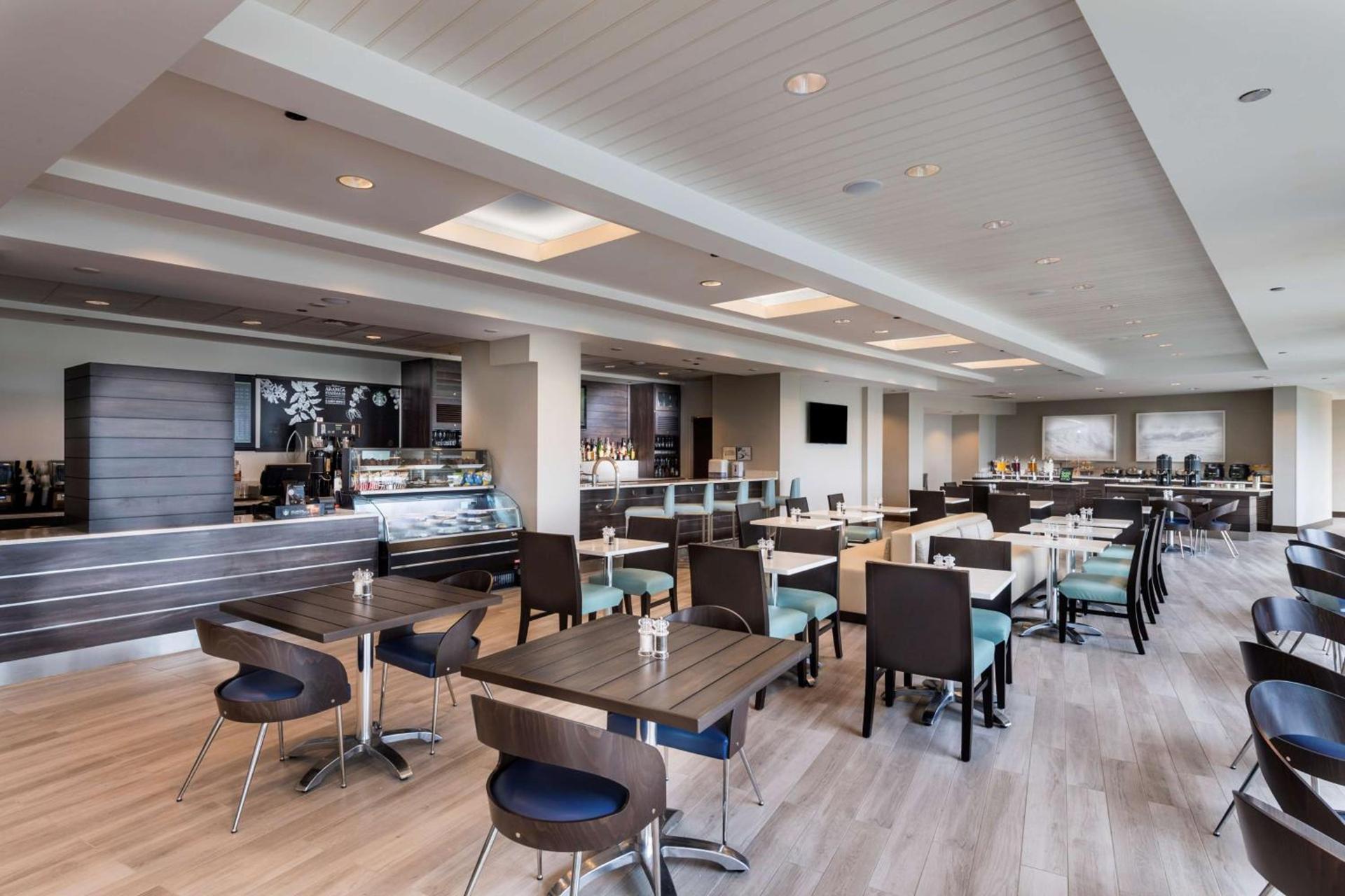The Island House Hotel a Doubletree by Hilton photo 33