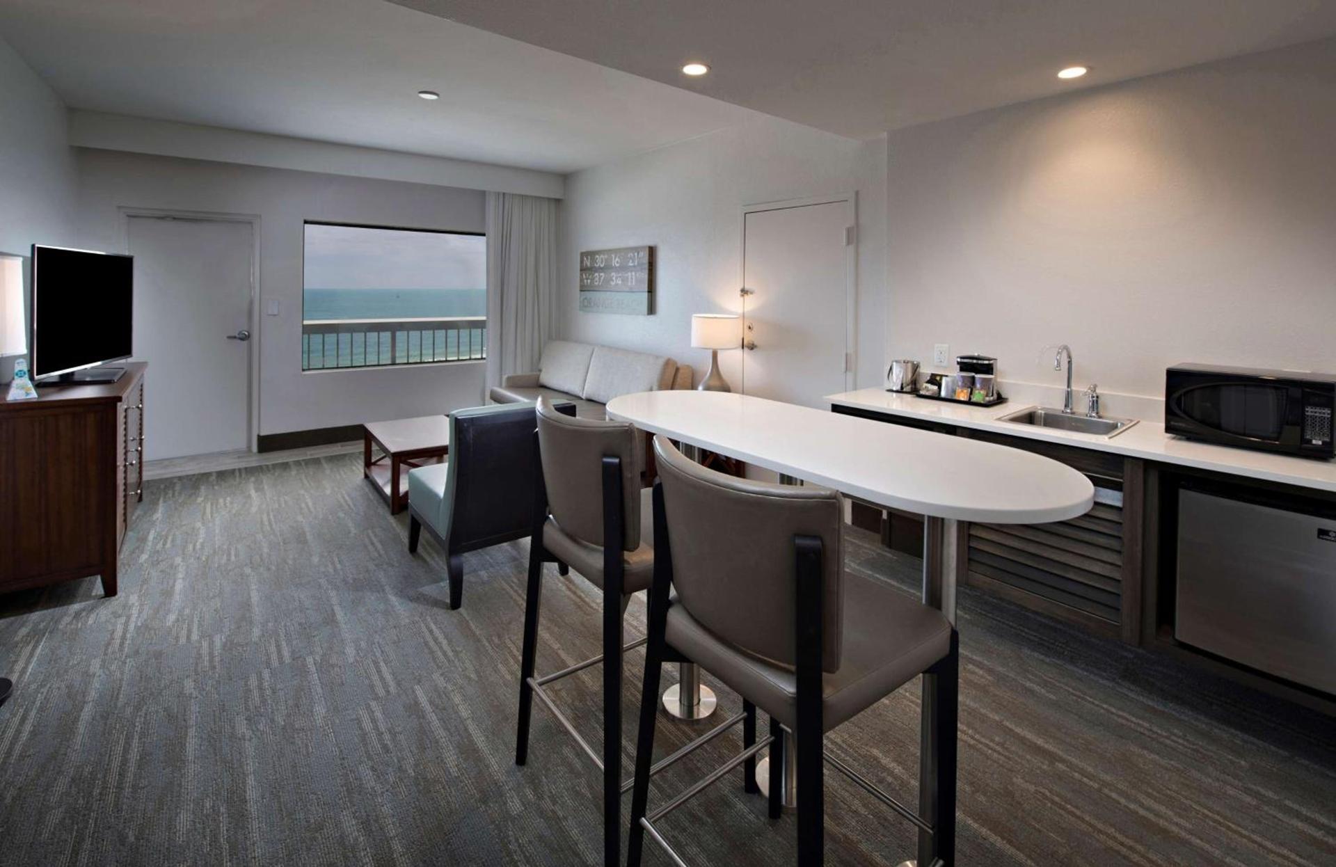 The Island House Hotel a Doubletree by Hilton photo 26