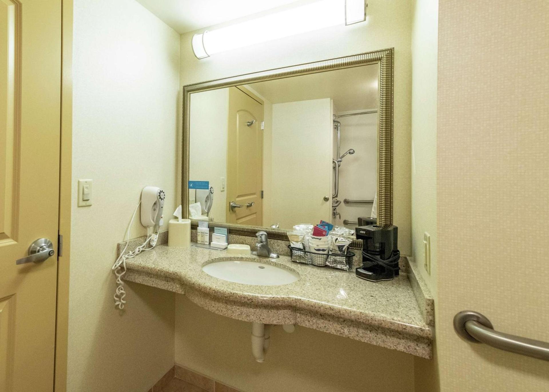 Hampton Inn Presque Isle photo 25