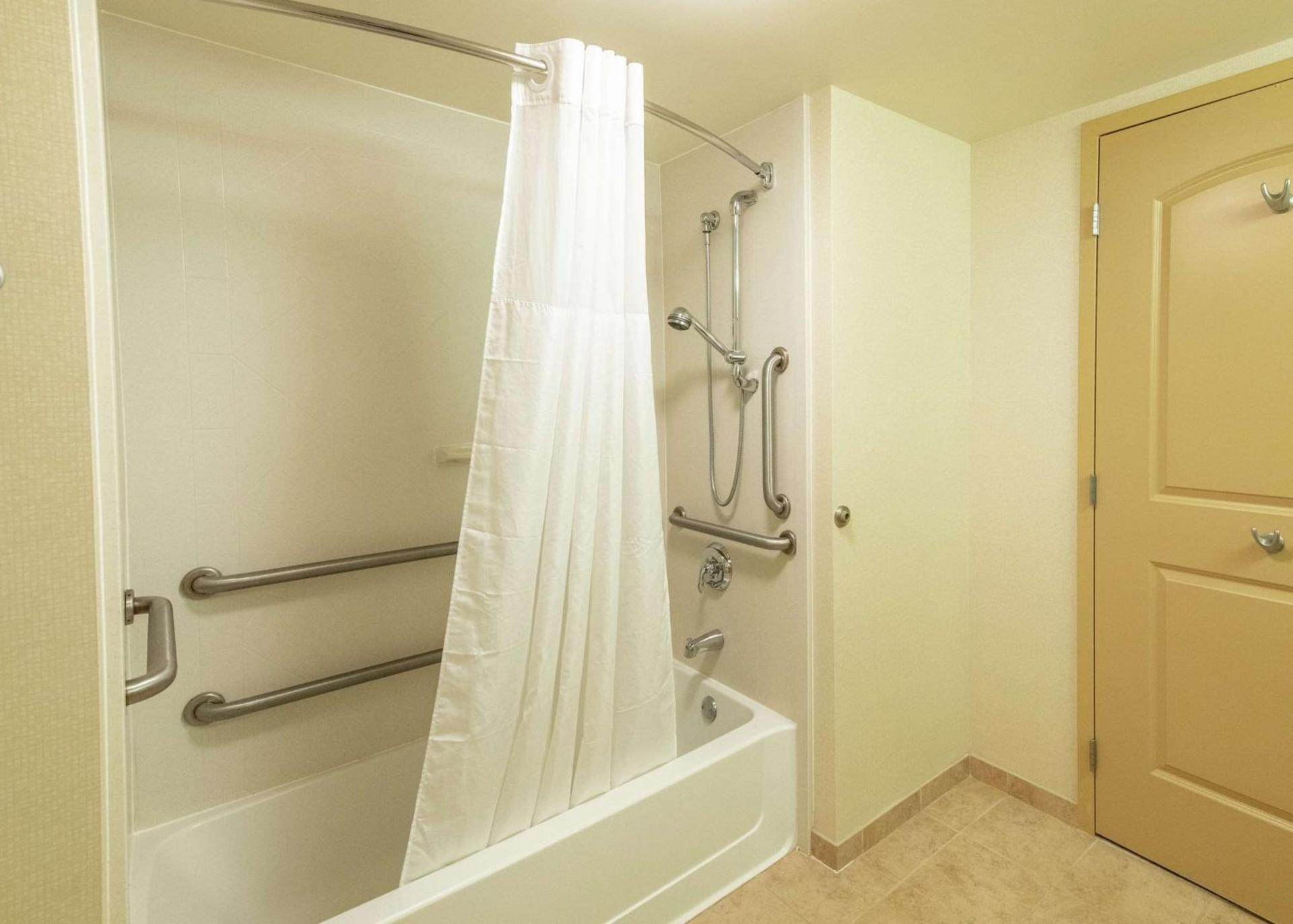 Hampton Inn Presque Isle photo 26