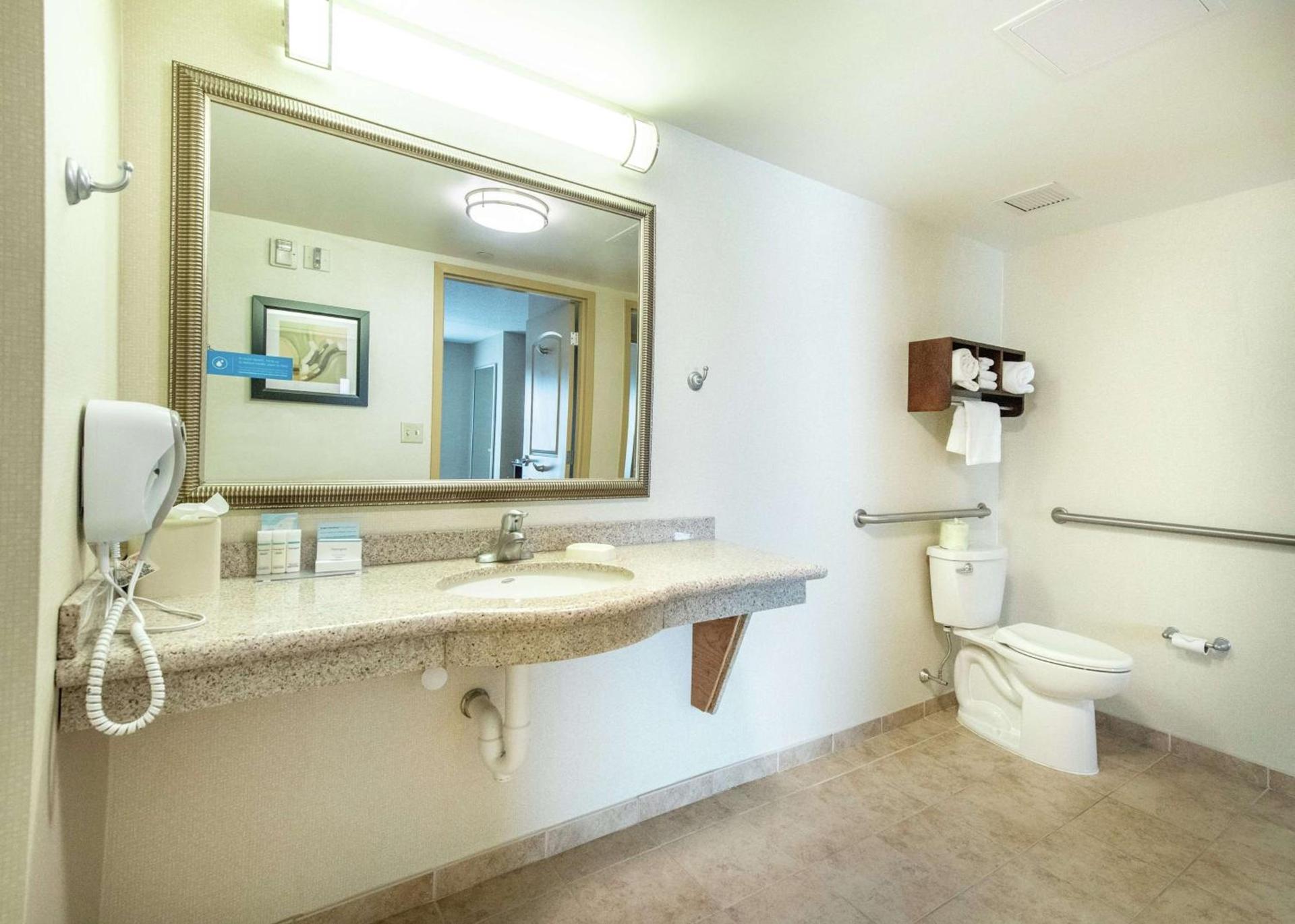Hampton Inn Presque Isle photo 32