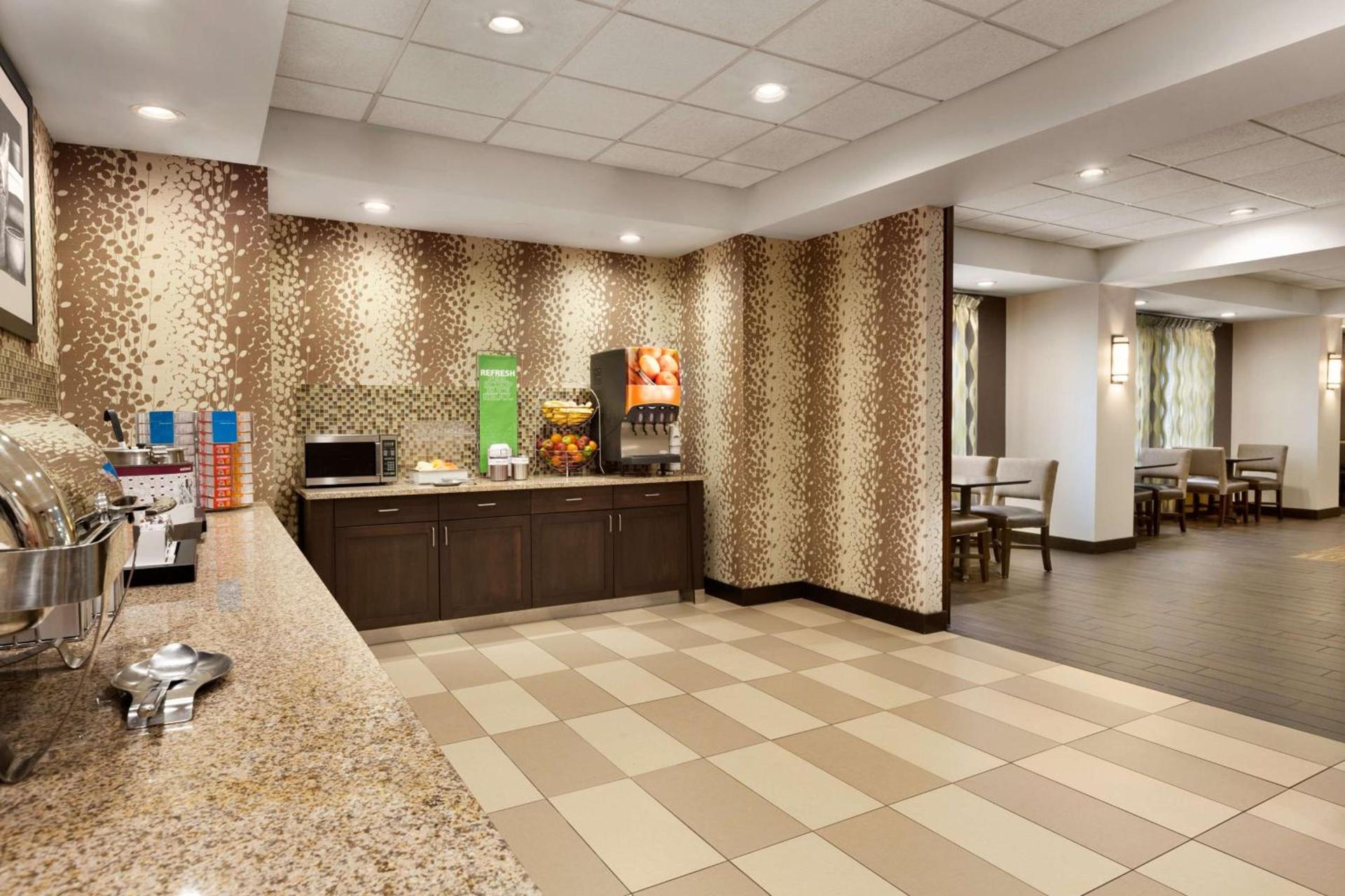 Hampton Inn Dover photo 17
