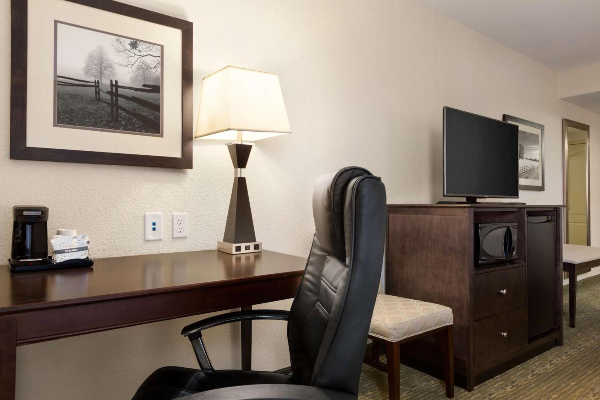 Hampton Inn Dover photo 30