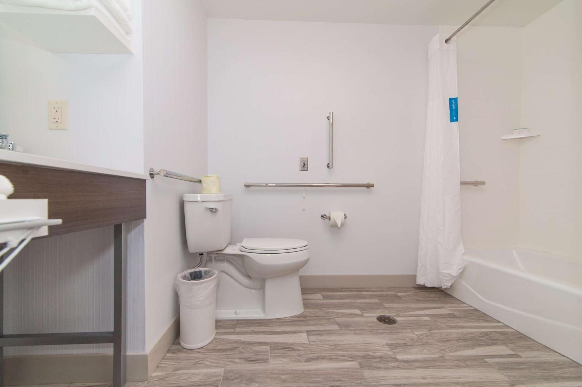 Hampton Inn Norwich photo 16