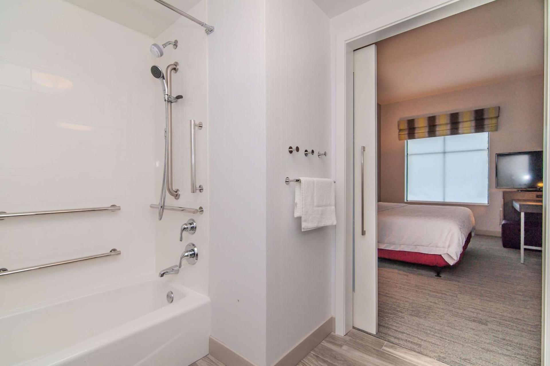 Hampton Inn Norwich photo 19