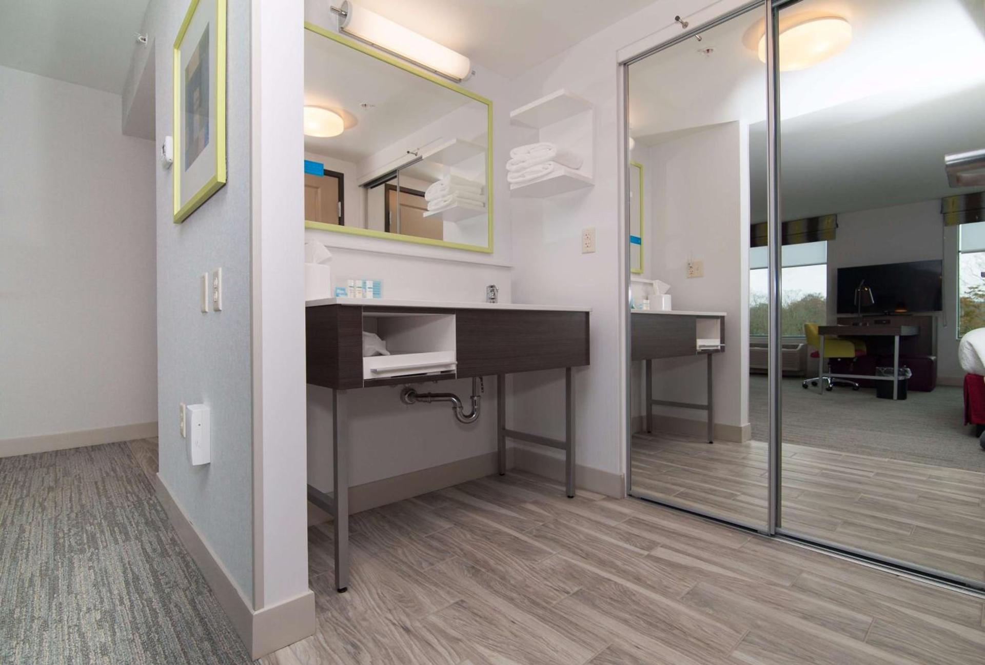 Hampton Inn Norwich photo 20
