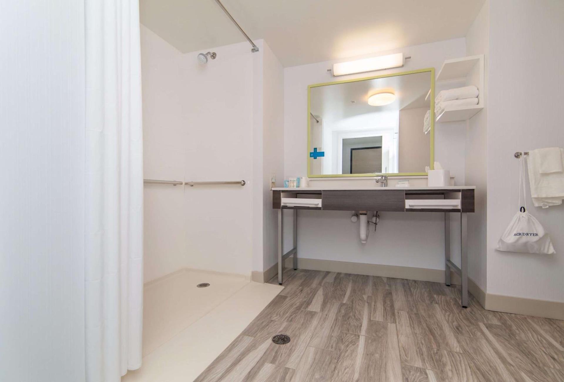 Hampton Inn Norwich photo 22