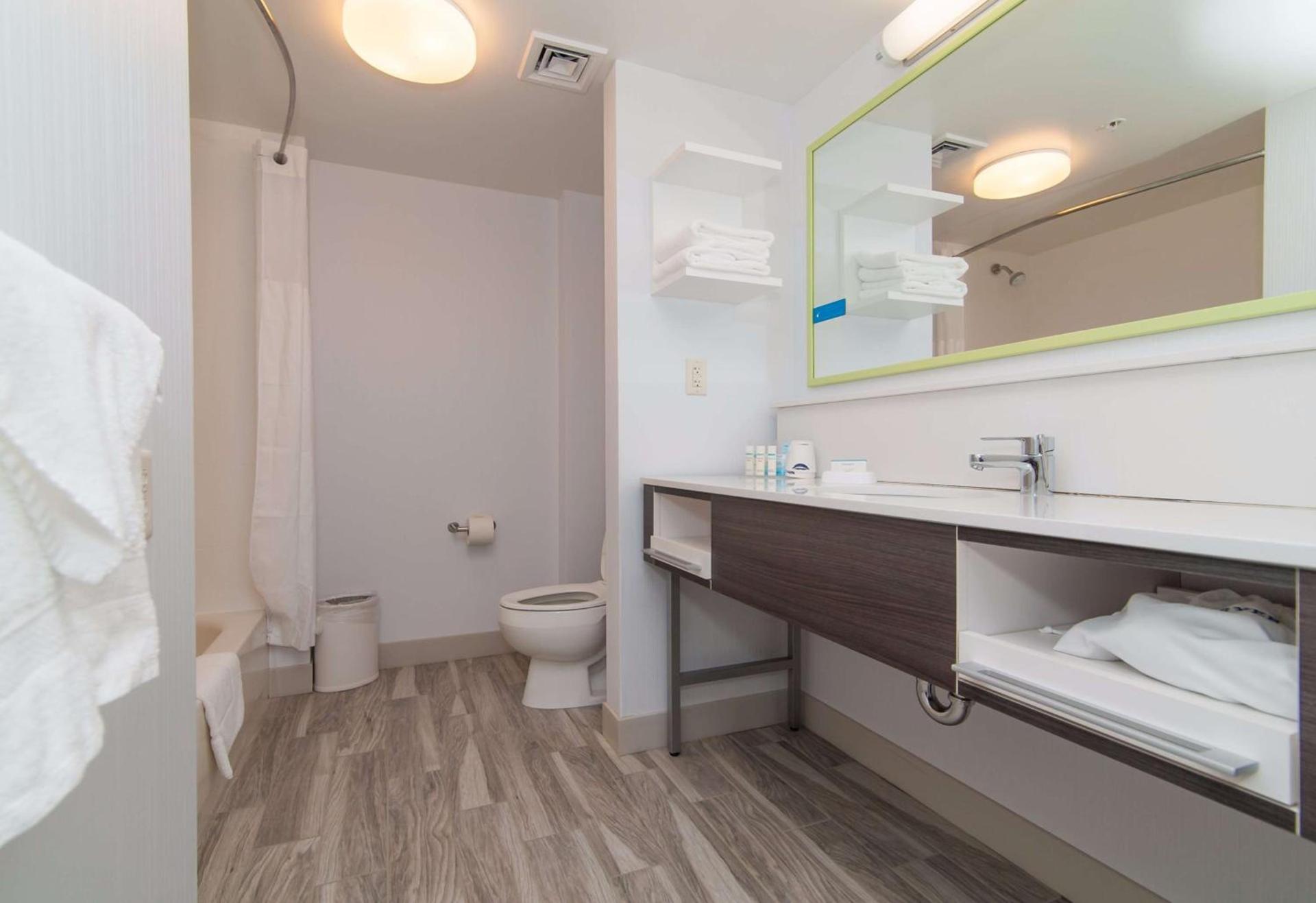 Hampton Inn Norwich photo 25