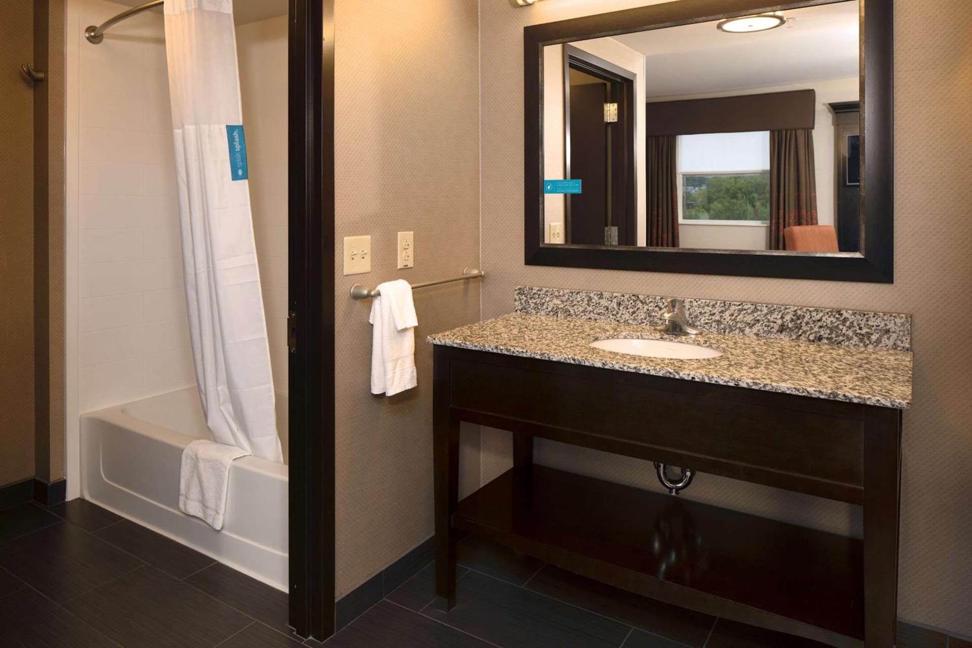Hampton Inn Lewiston-Auburn photo 16