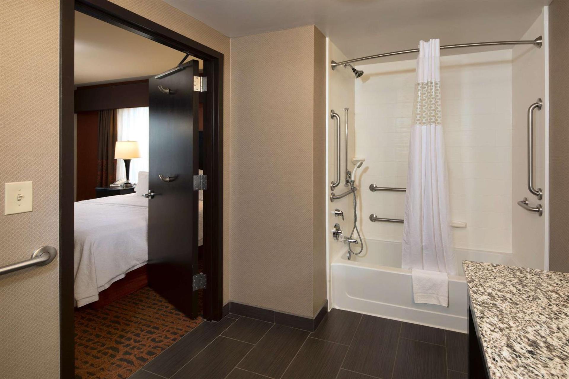 Hampton Inn Lewiston-Auburn photo 17