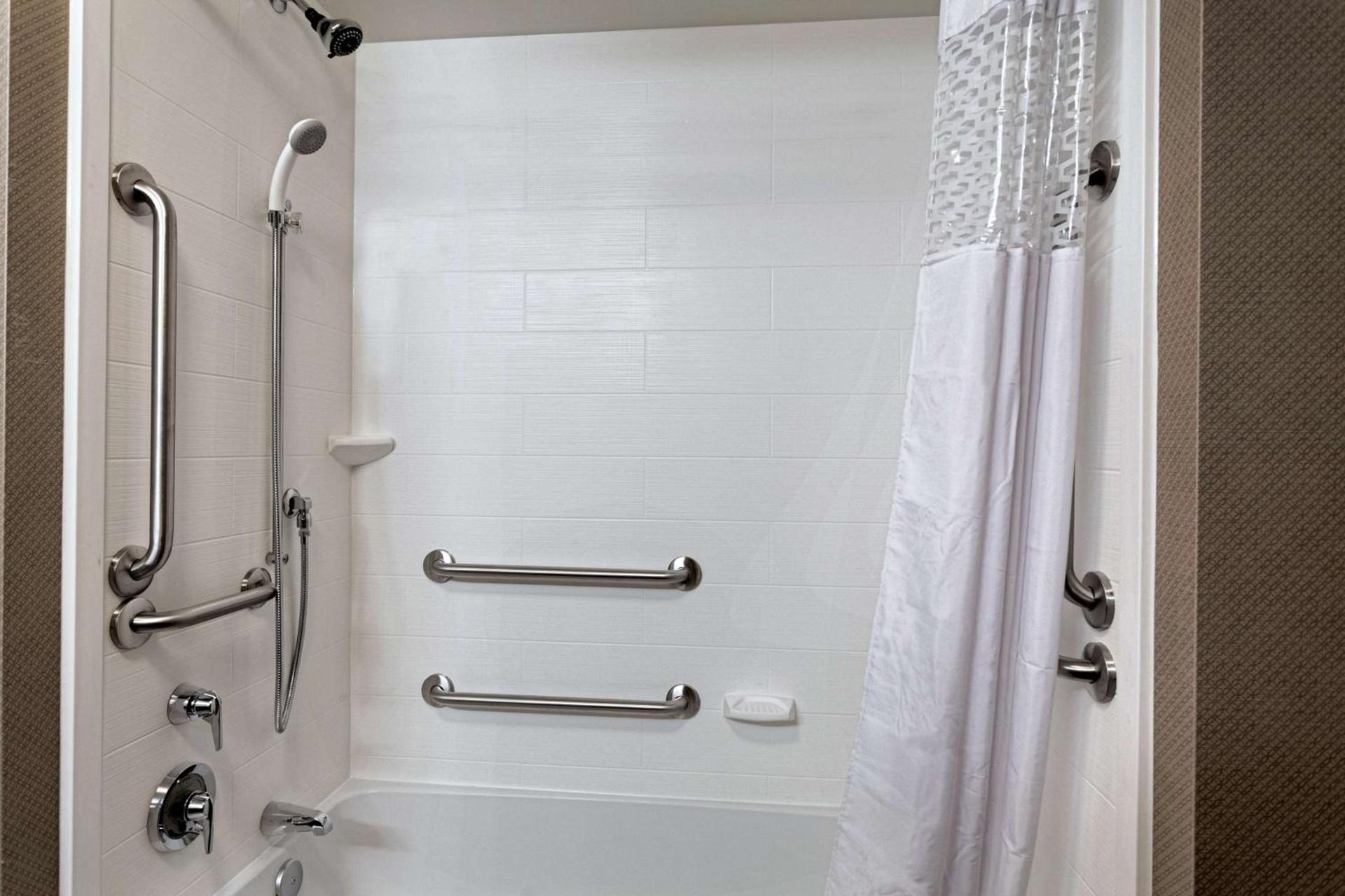 Hampton Inn Lewiston-Auburn photo 28
