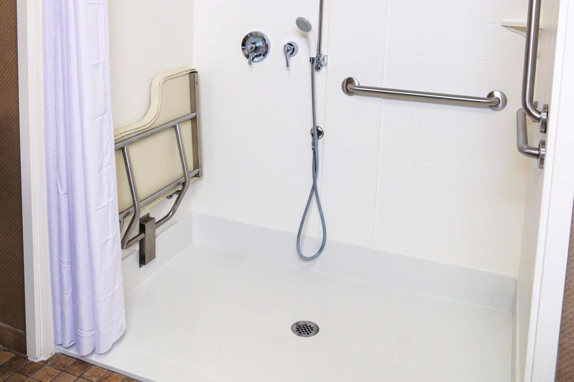 Hampton Inn Lewiston-Auburn photo 32