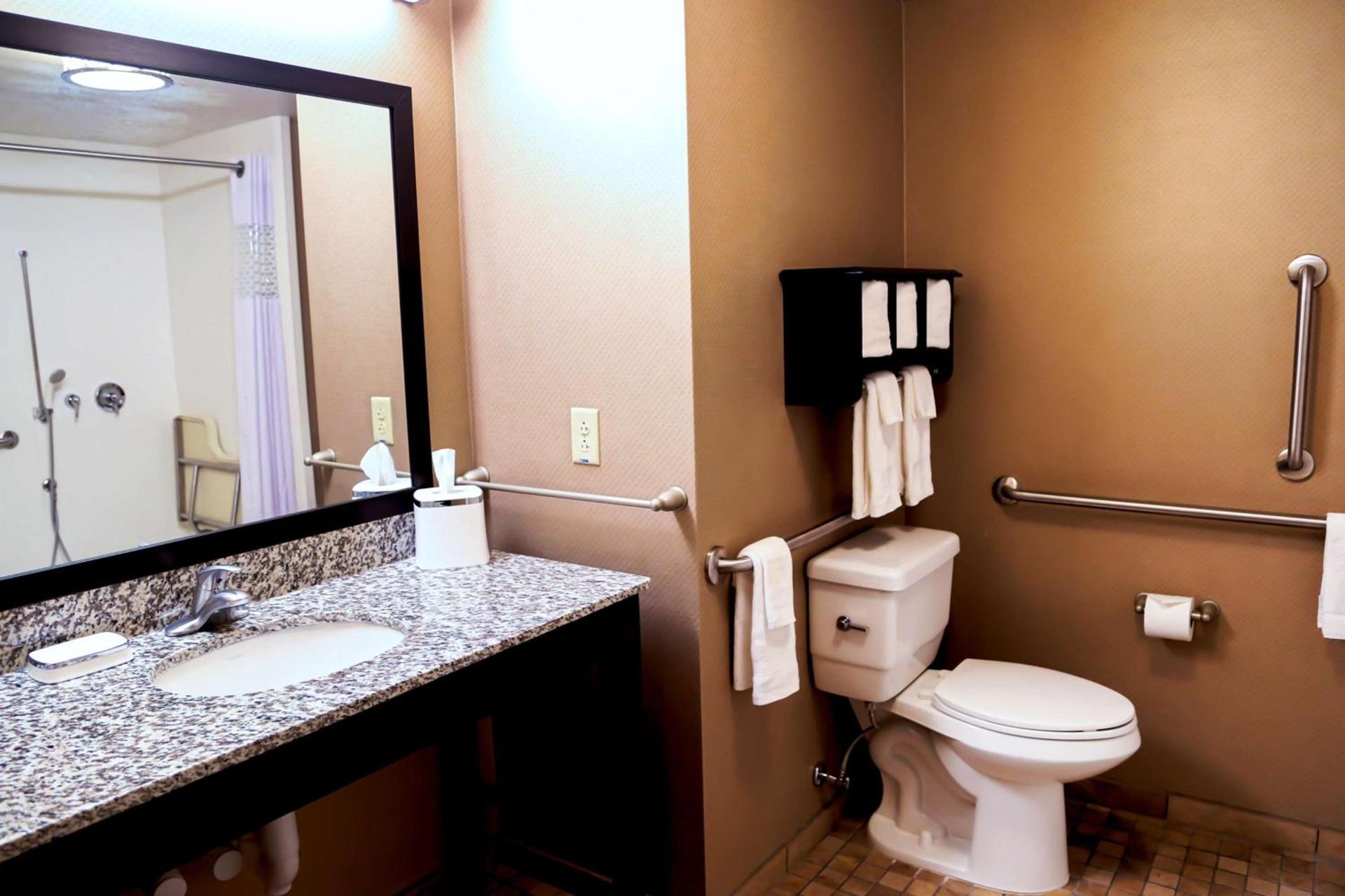 Hampton Inn Lewiston-Auburn photo 33