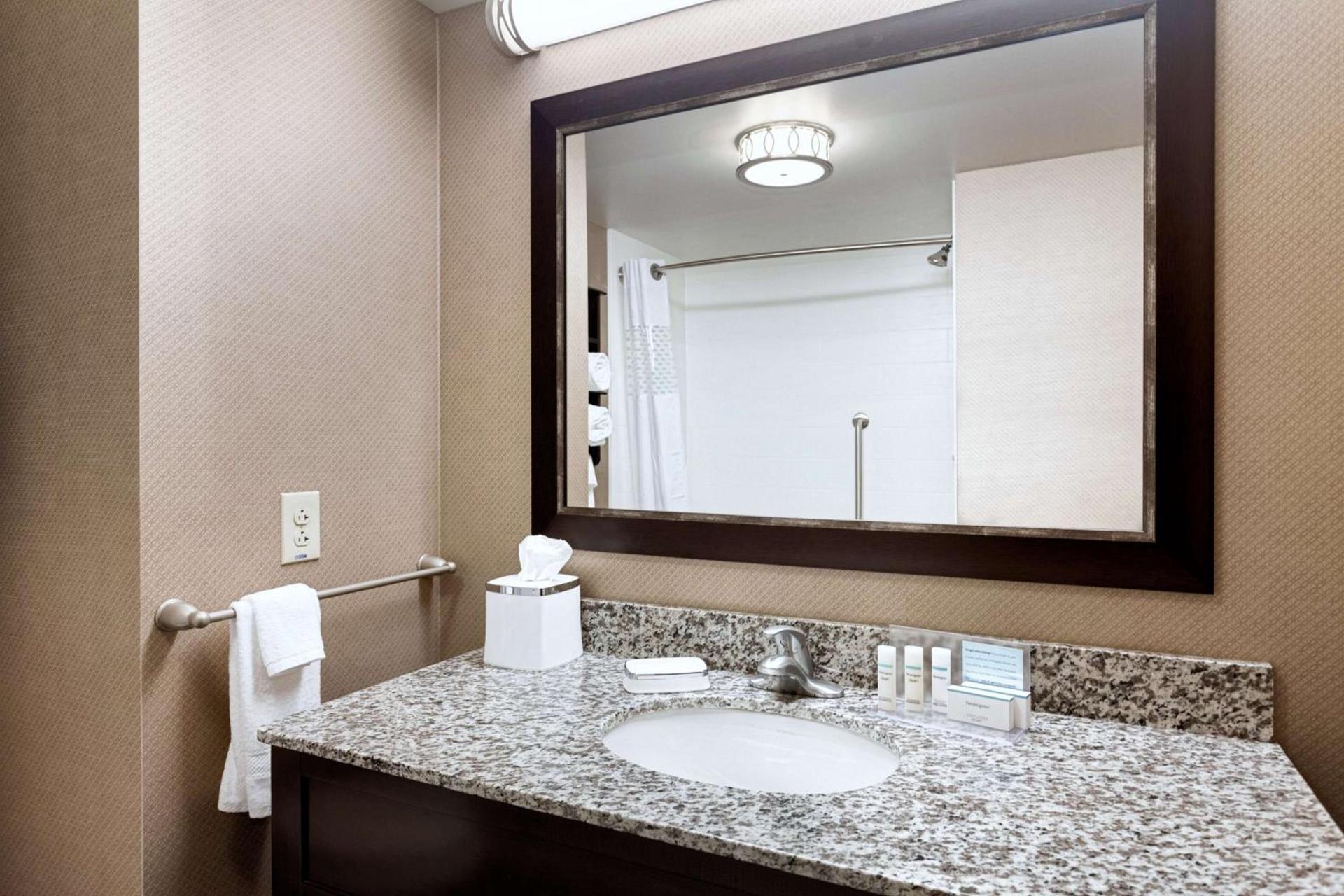 Hampton Inn Lewiston-Auburn photo 34