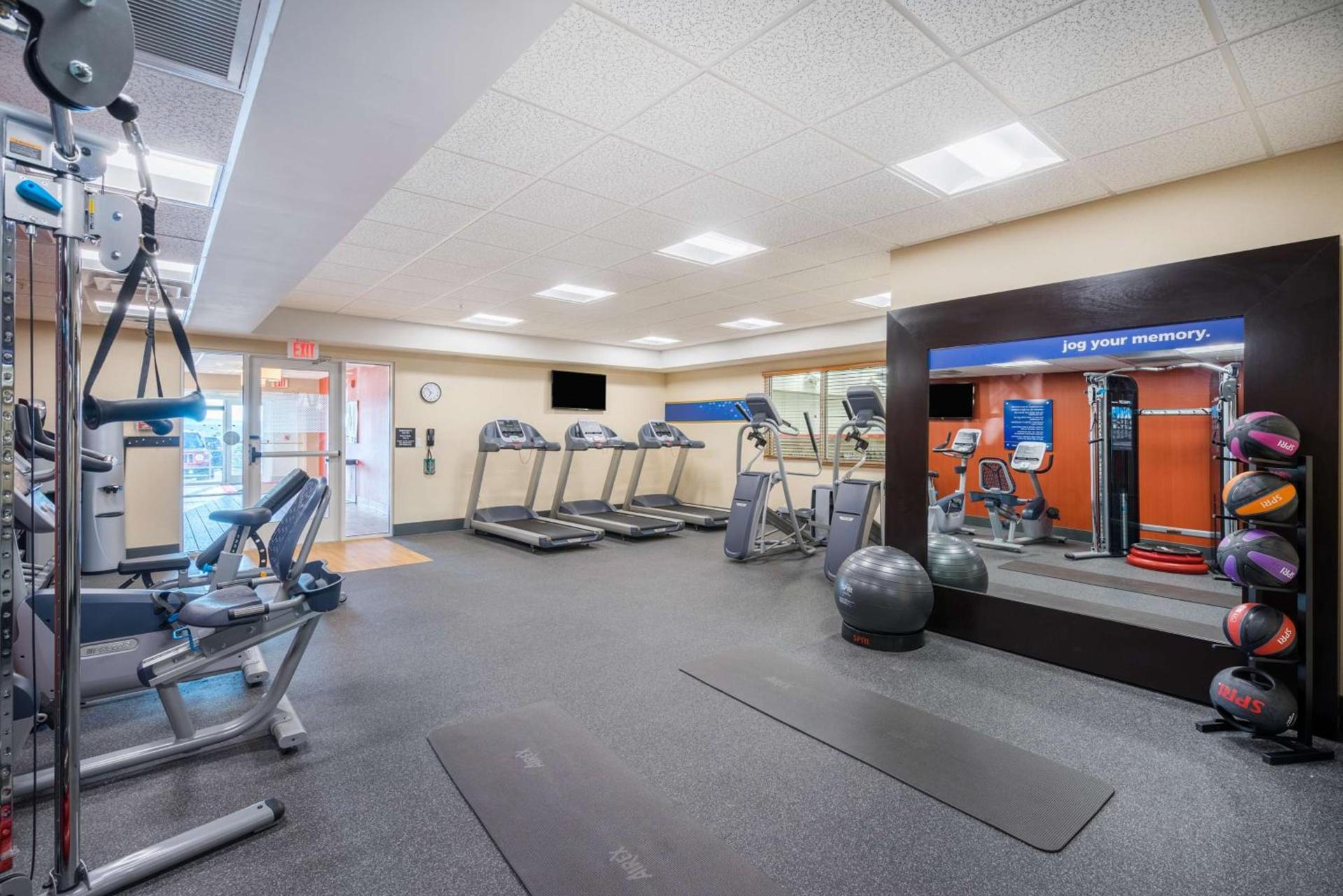 Hampton Inn by Hilton Oxford, ME photo 11