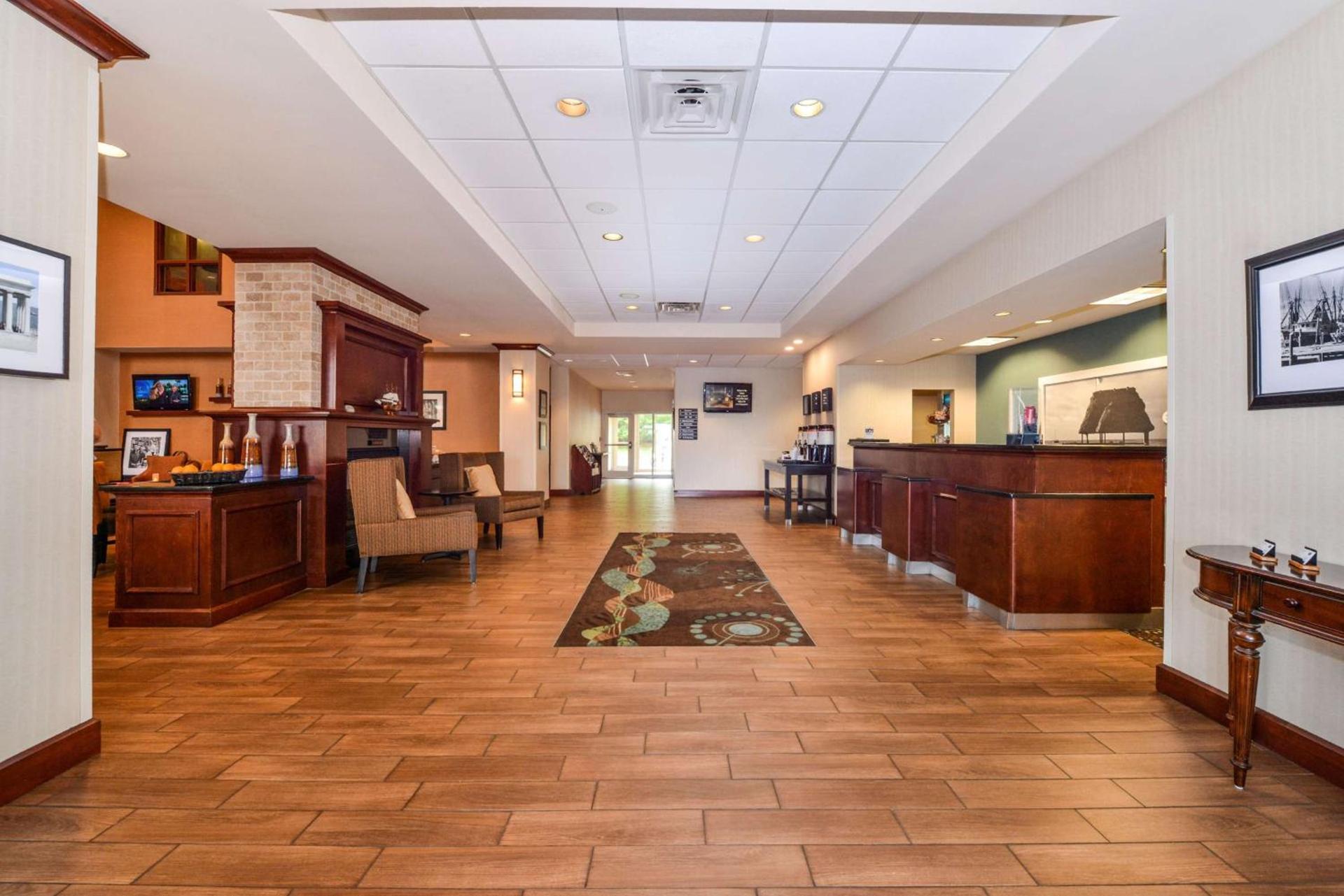 Hampton Inn & Suites by Hilton Plymouth photo 4