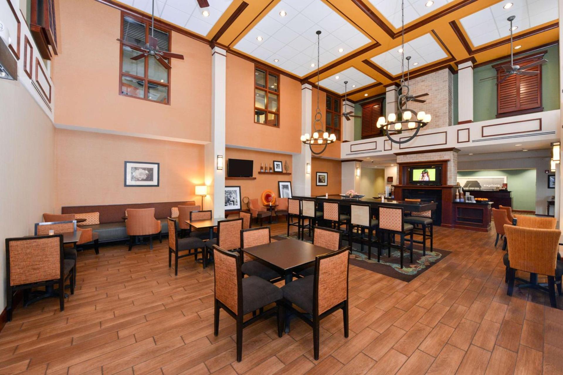 Hampton Inn & Suites by Hilton Plymouth photo 5