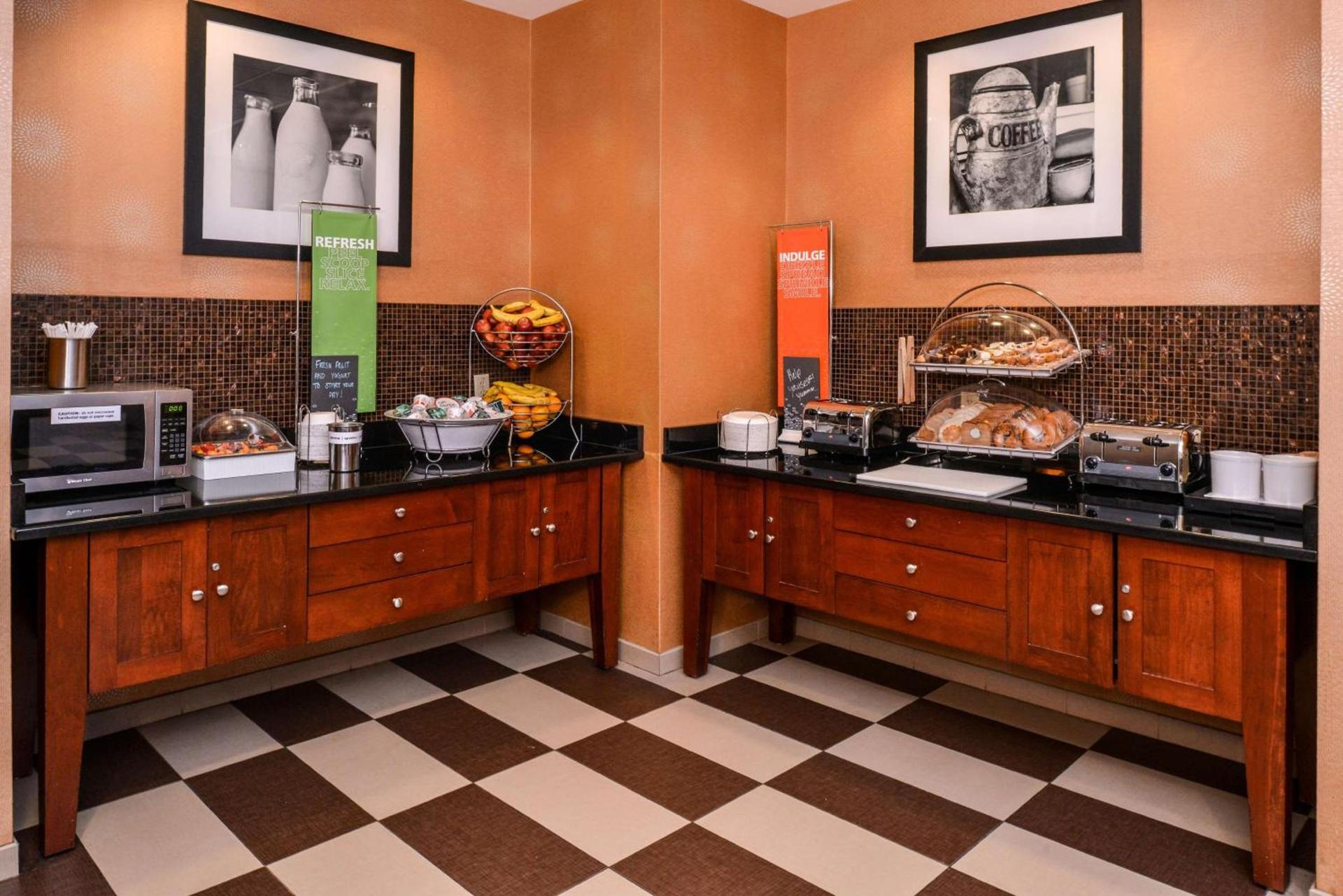 Hampton Inn & Suites by Hilton Plymouth photo 9