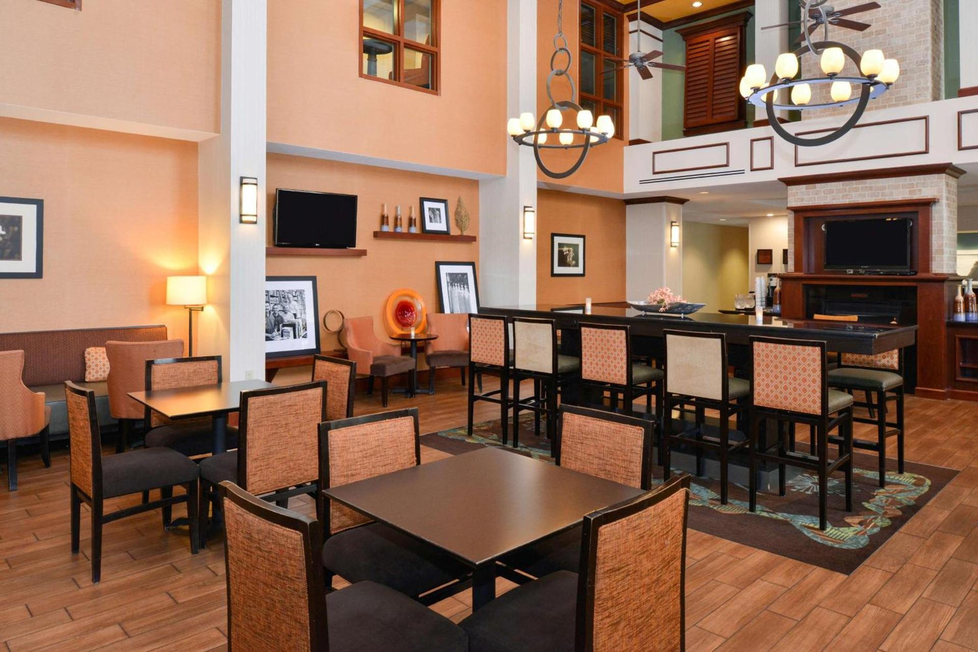 Hampton Inn & Suites by Hilton Plymouth photo 10