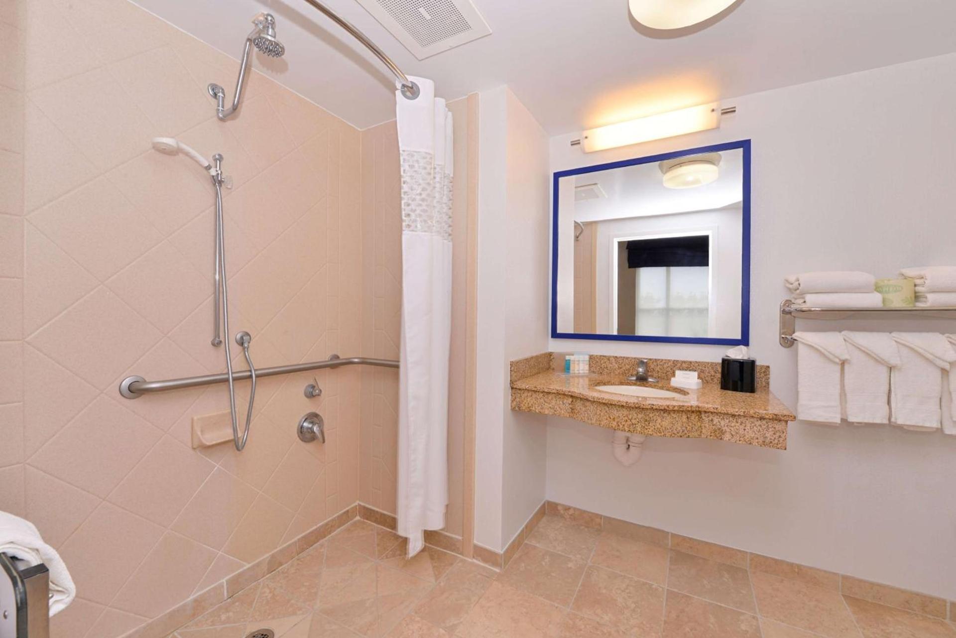 Hampton Inn & Suites by Hilton Plymouth photo 27