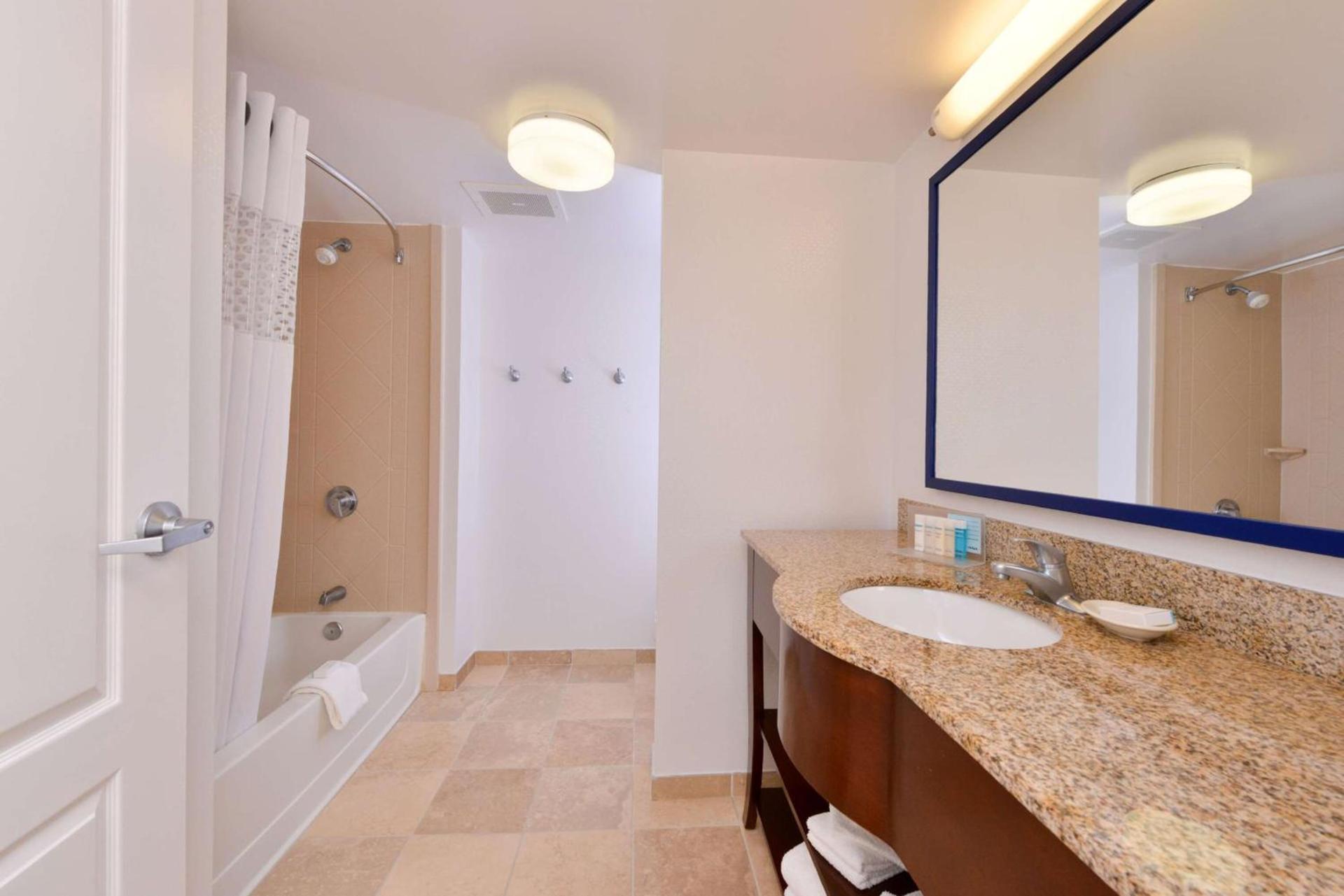 Hampton Inn & Suites by Hilton Plymouth photo 29