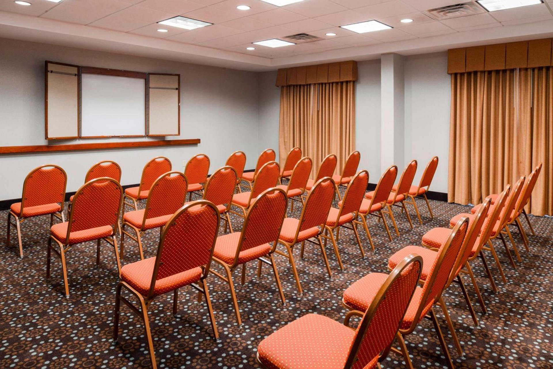 Hampton Inn & Suites by Hilton Plymouth photo 30