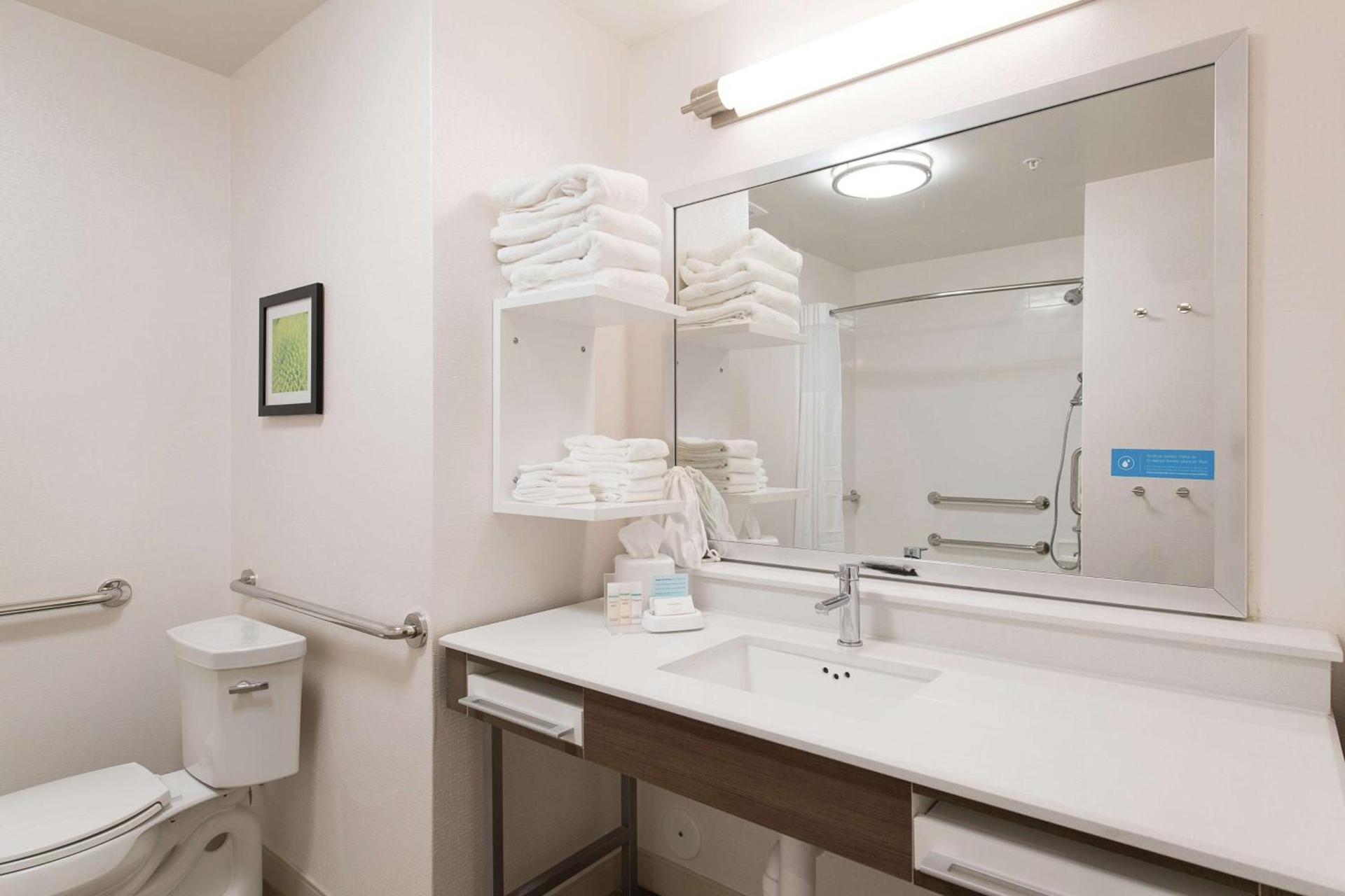 Hampton Inn & Suites Walterboro photo 17