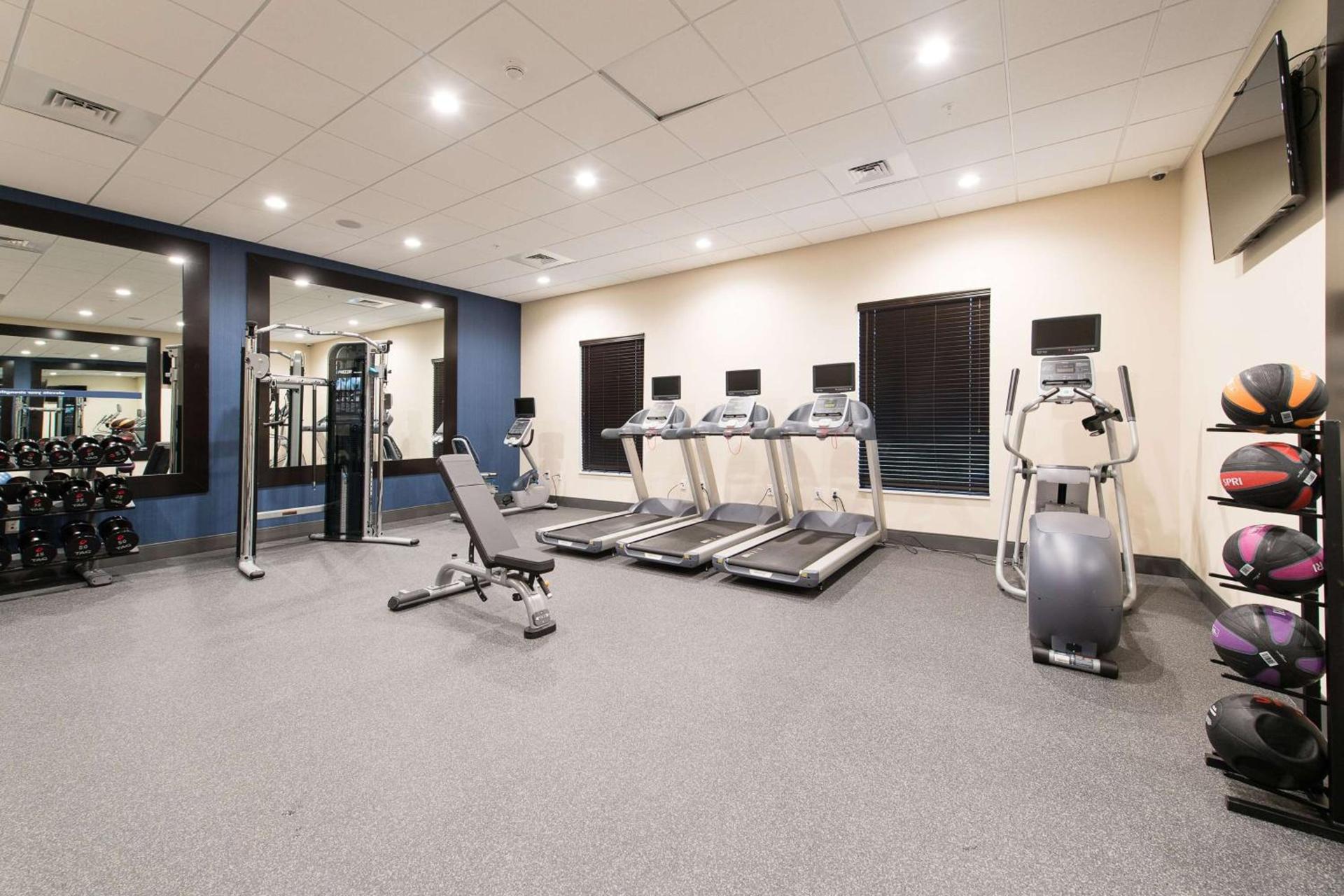 Hampton Inn & Suites Walterboro photo 16