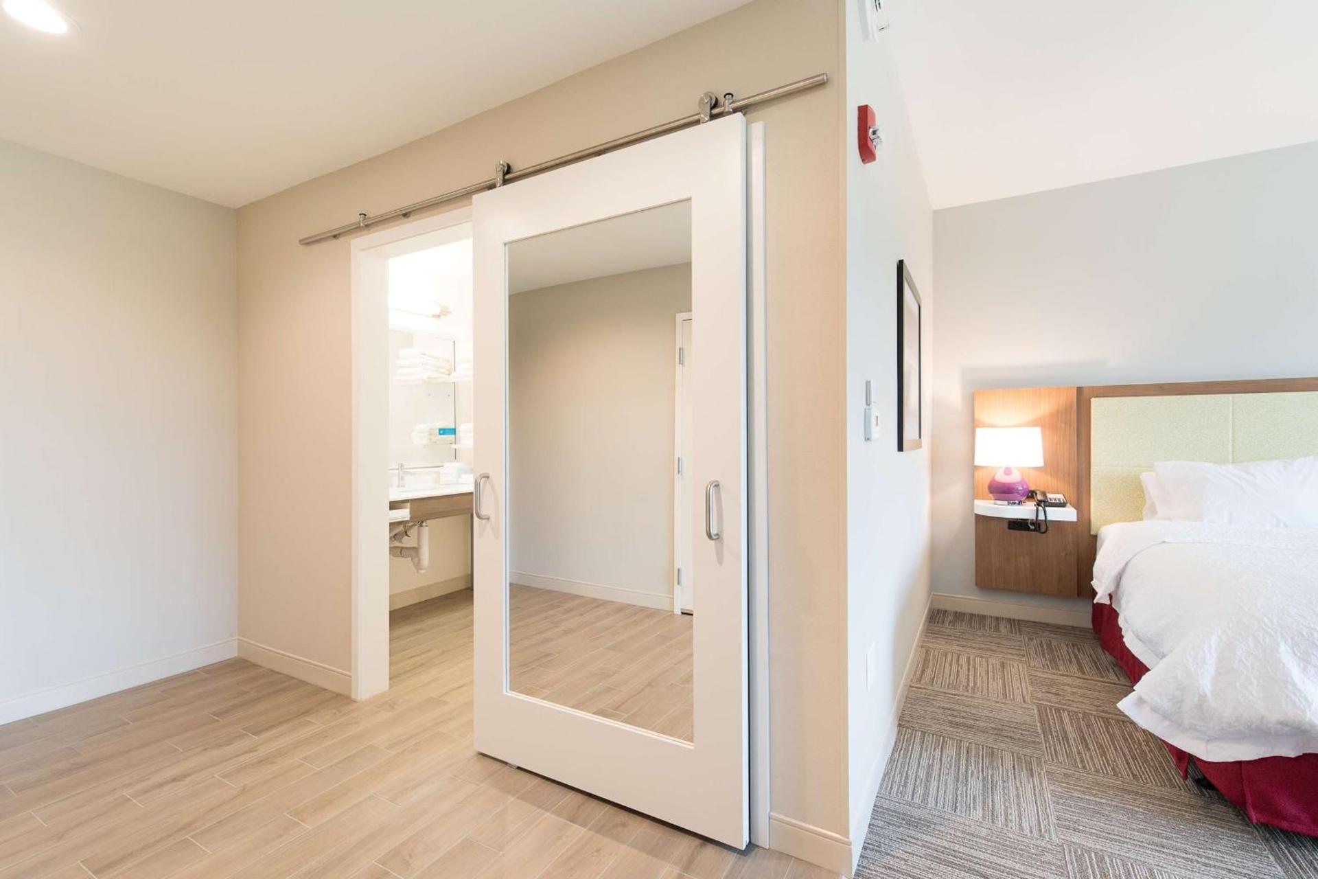 Hampton Inn & Suites Walterboro photo 19
