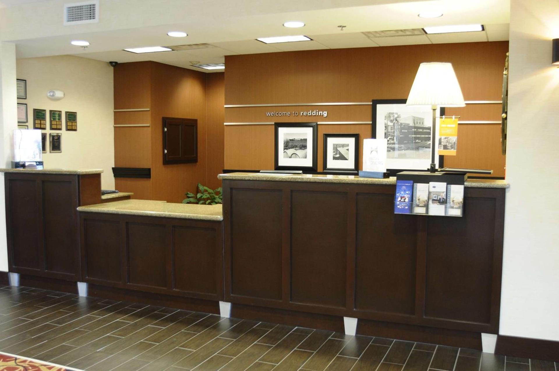 Hampton Inn & Suites Redding photo 2