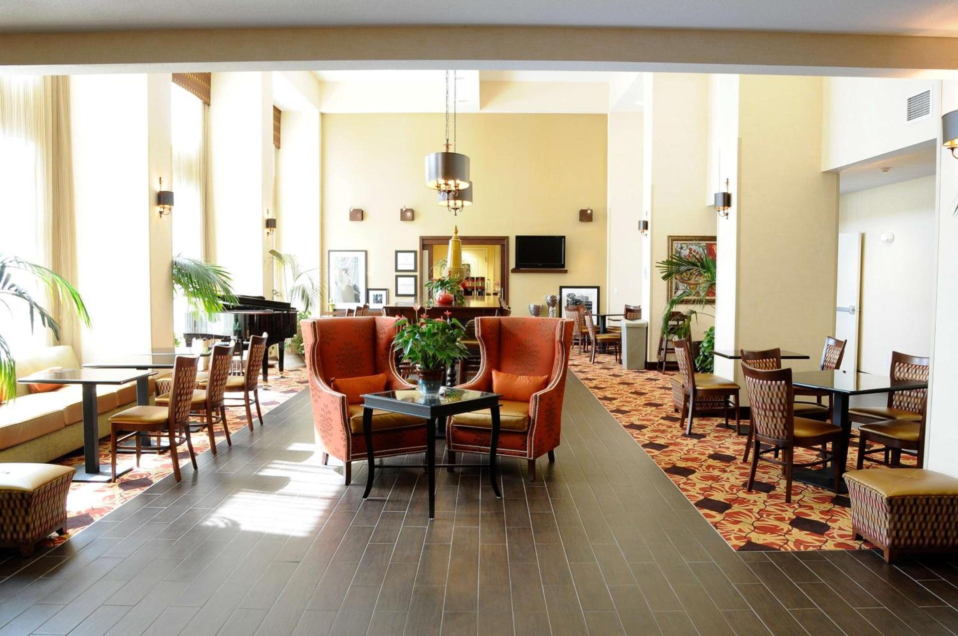 Hampton Inn & Suites Redding photo 3