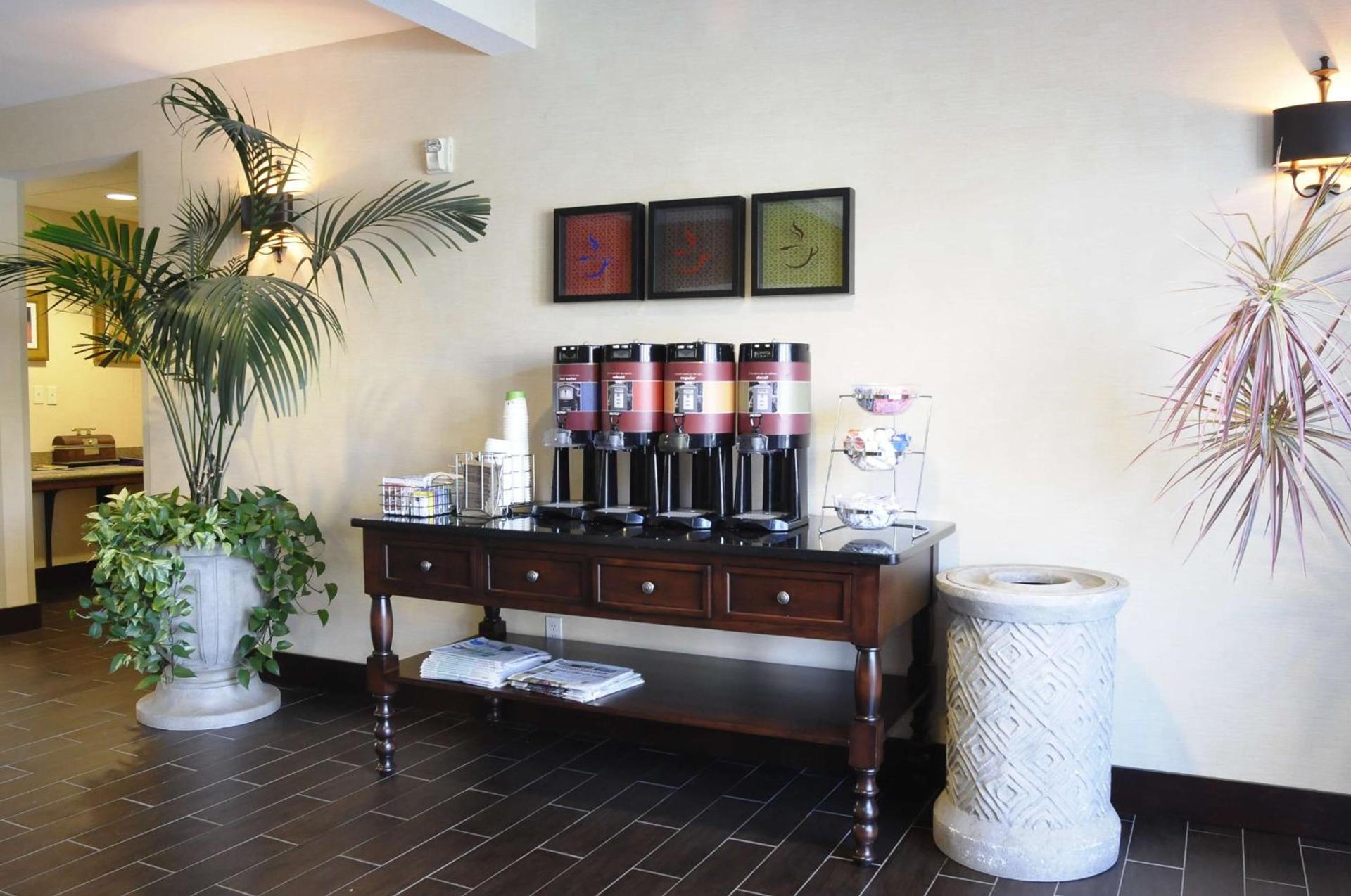 Hampton Inn & Suites Redding photo 6