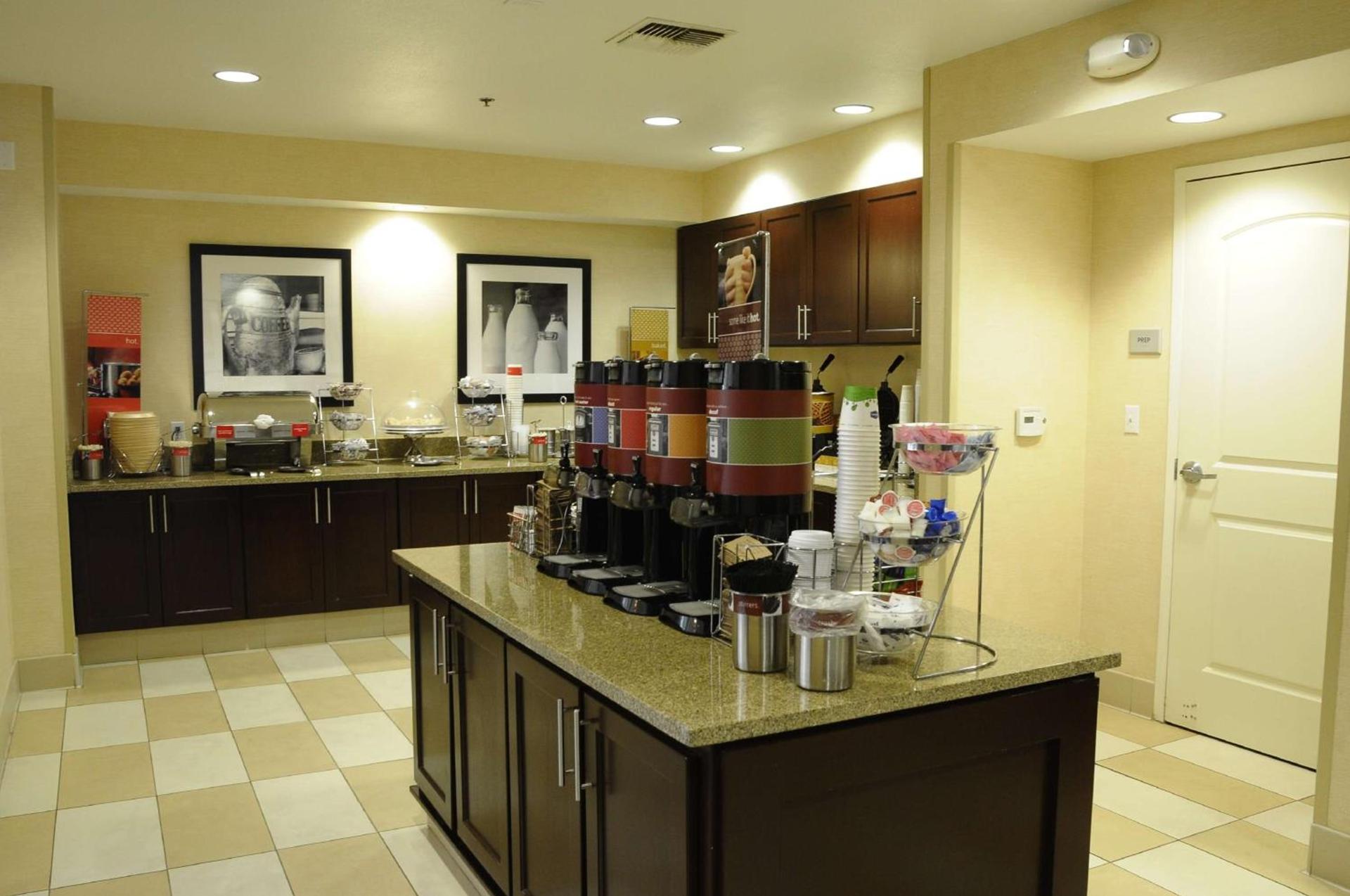 Hampton Inn & Suites Redding photo 10