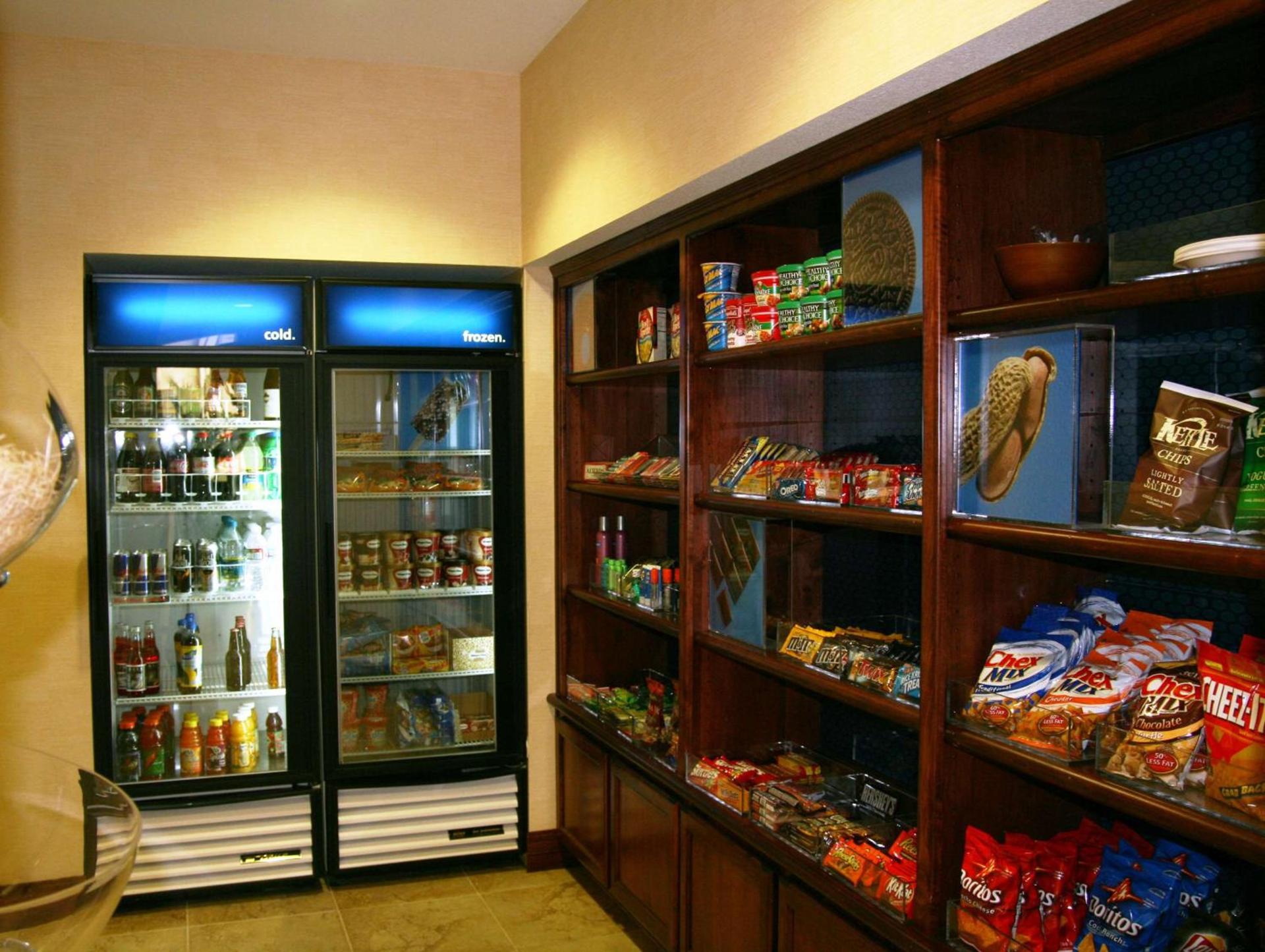 Hampton Inn & Suites Redding photo 11