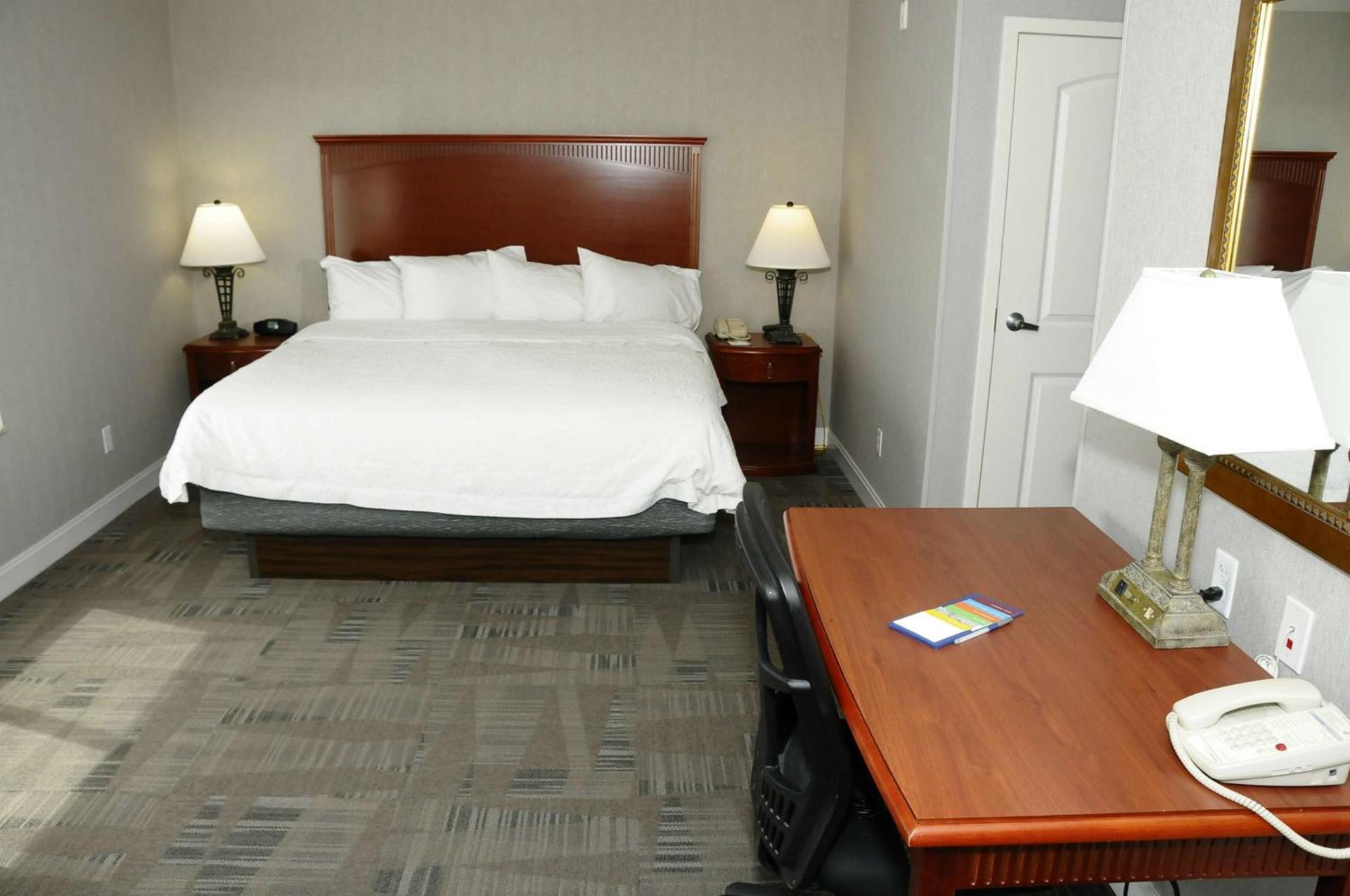 Hampton Inn & Suites Redding photo 14