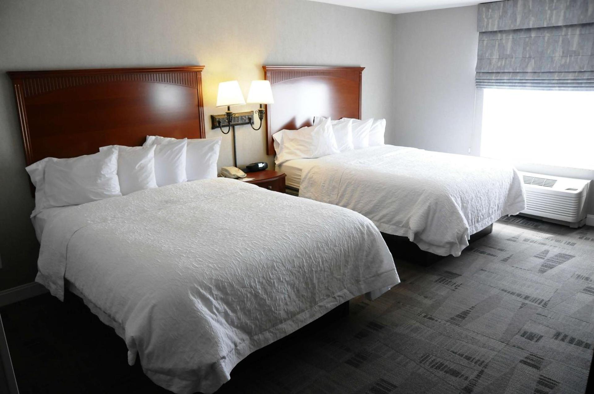 Hampton Inn & Suites Redding photo 16