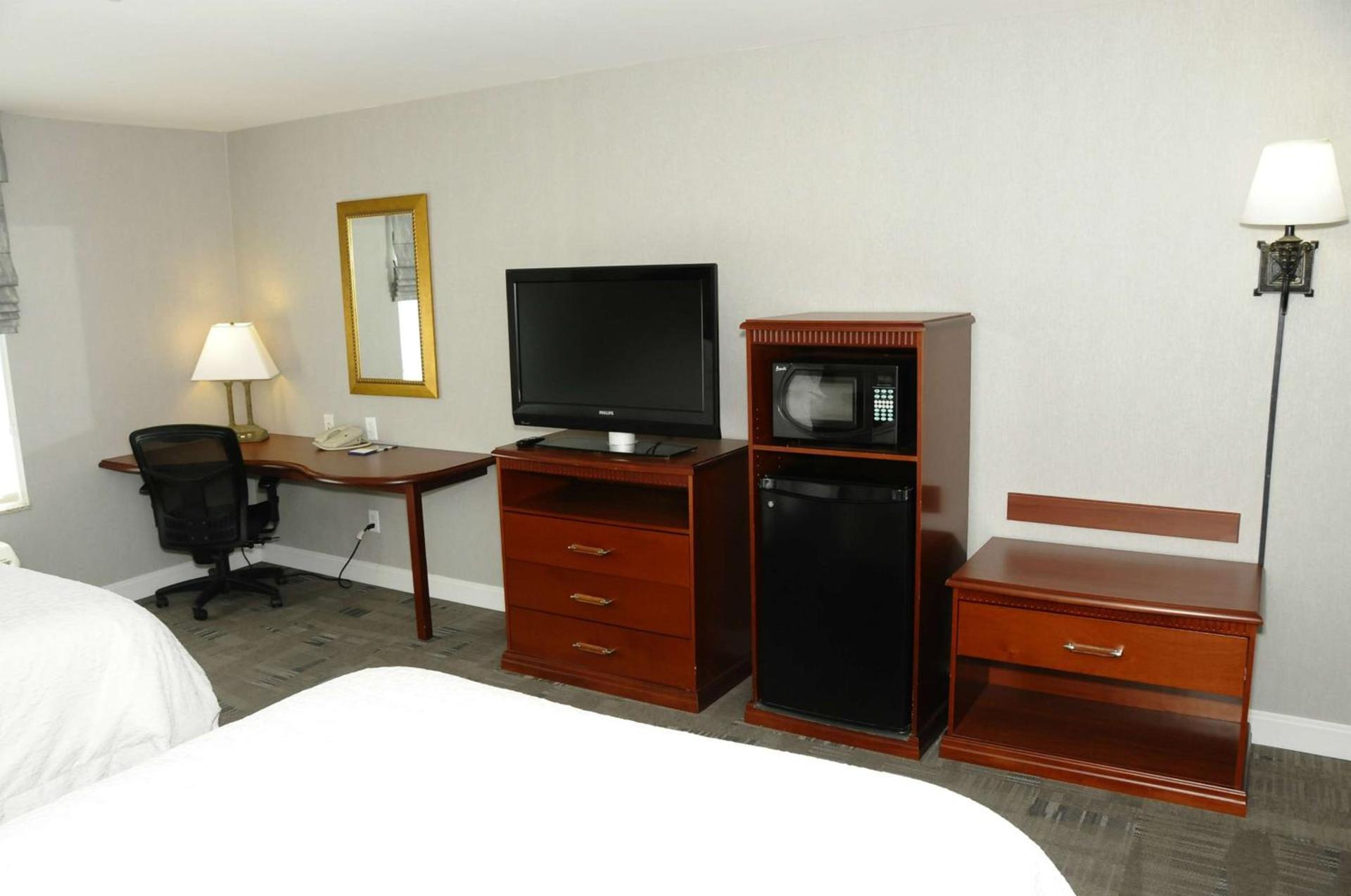 Hampton Inn & Suites Redding photo 17