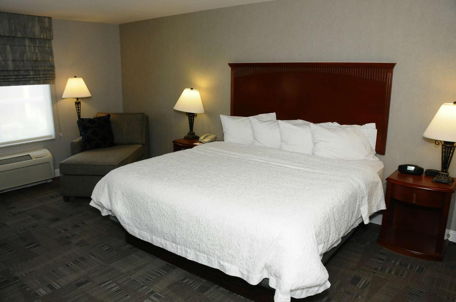 Hampton Inn & Suites Redding photo 18